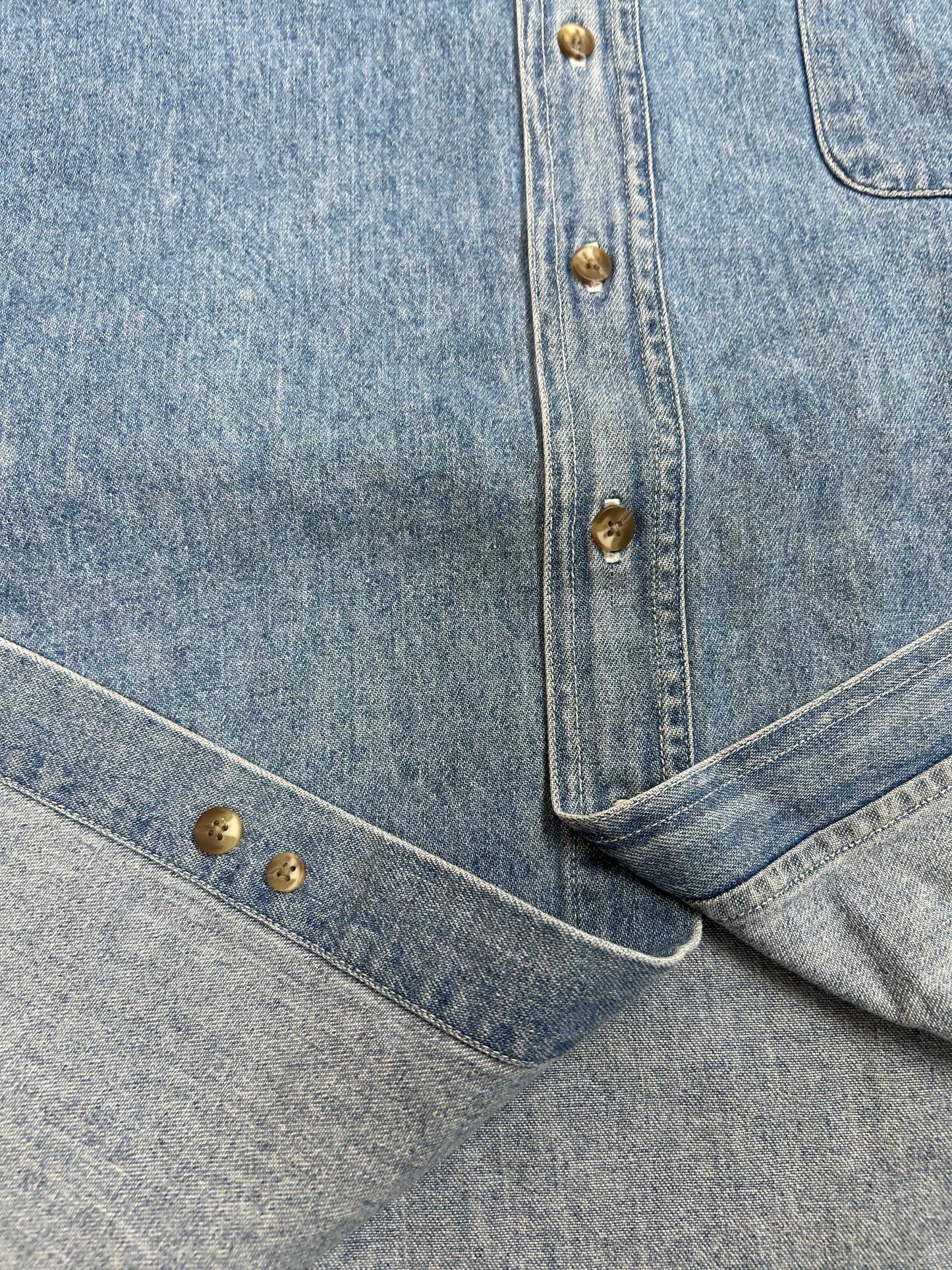 Vintage 1993 Acme Clothing Co. Warner Bros Football Embroidered Logo Denim Button Up Shirt Medium 23.75x30.75 Inches