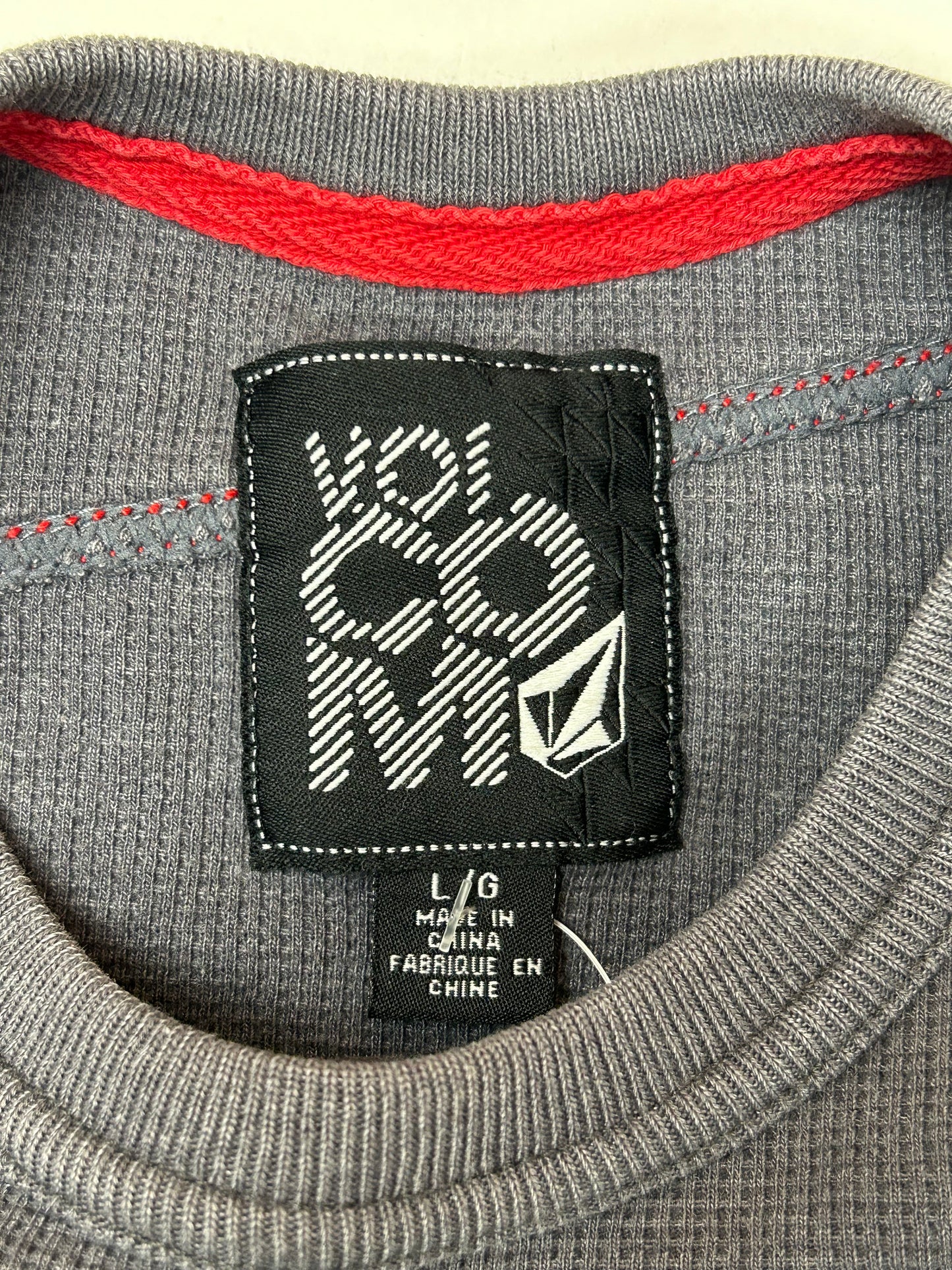 Vintage 00s Volcom Stone Thermal Long Sleeve Chest Logo Shirt Medium/Large Fit 21x28.25 Inches Gray