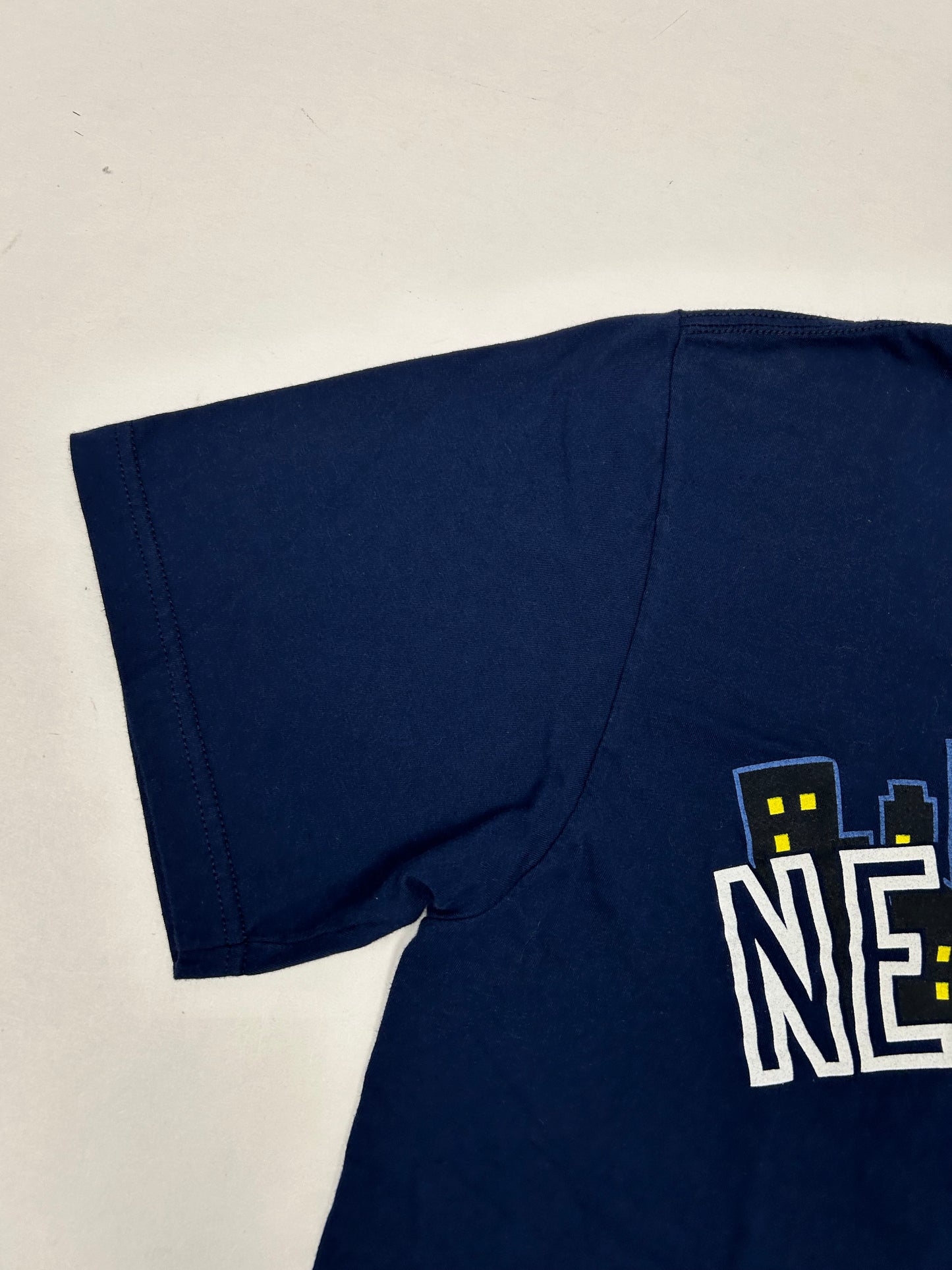 Majestic New York Yankees Skyline MLB Tee Large 21.5x29 Inches