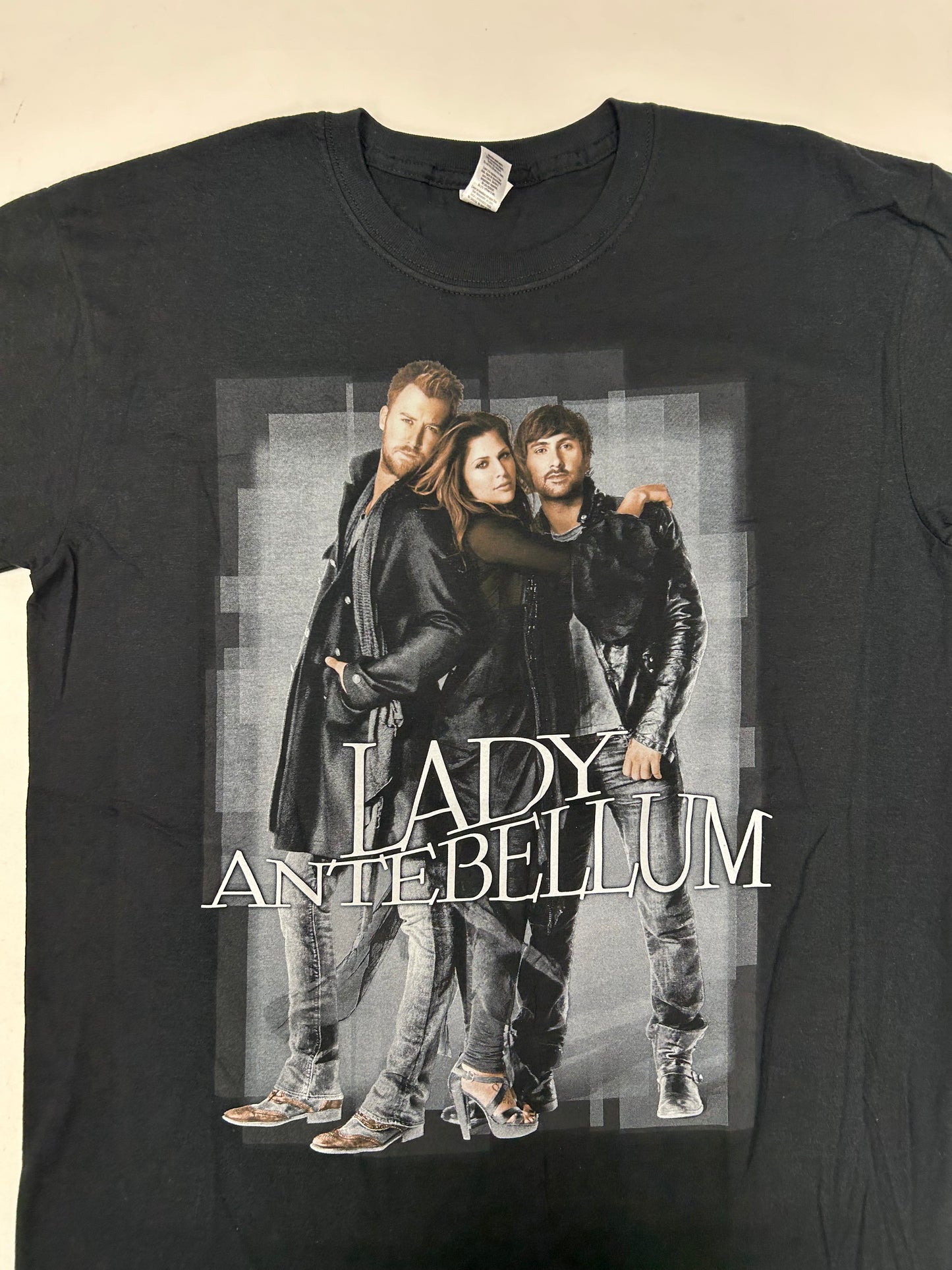 Lady Antebellum Need You Now 2009 Tour Music Shirt Medium 20x27.5 Inches Concert