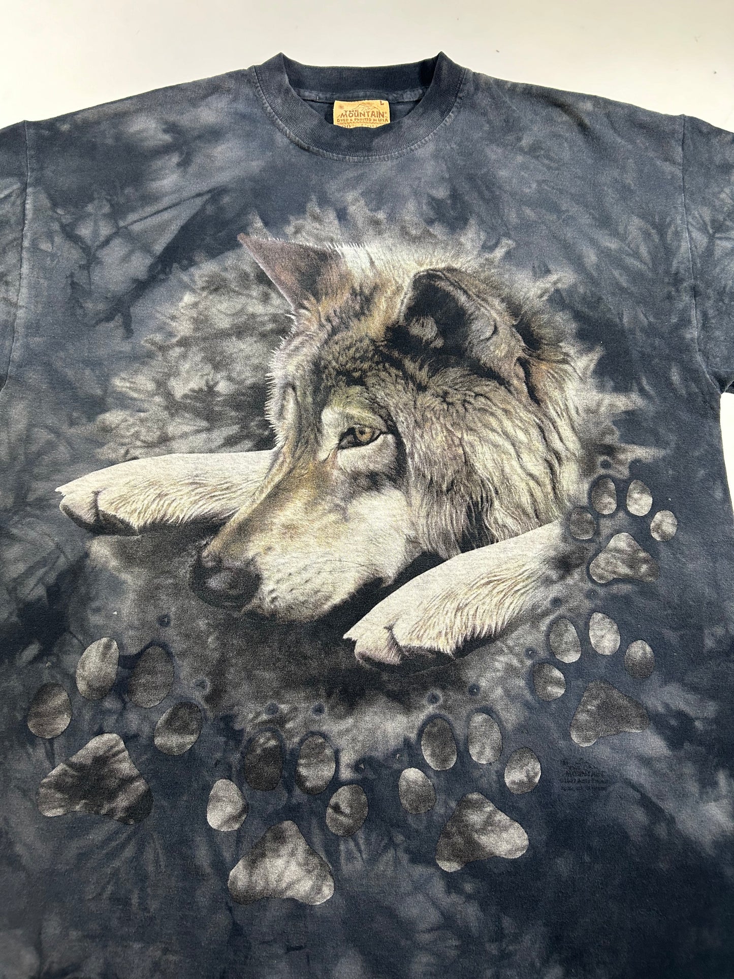Vintage The Mountain Black Wolf Paws Animals Outdoor 2002 Rusty Fretner Tee Large 23x29.75 Inches