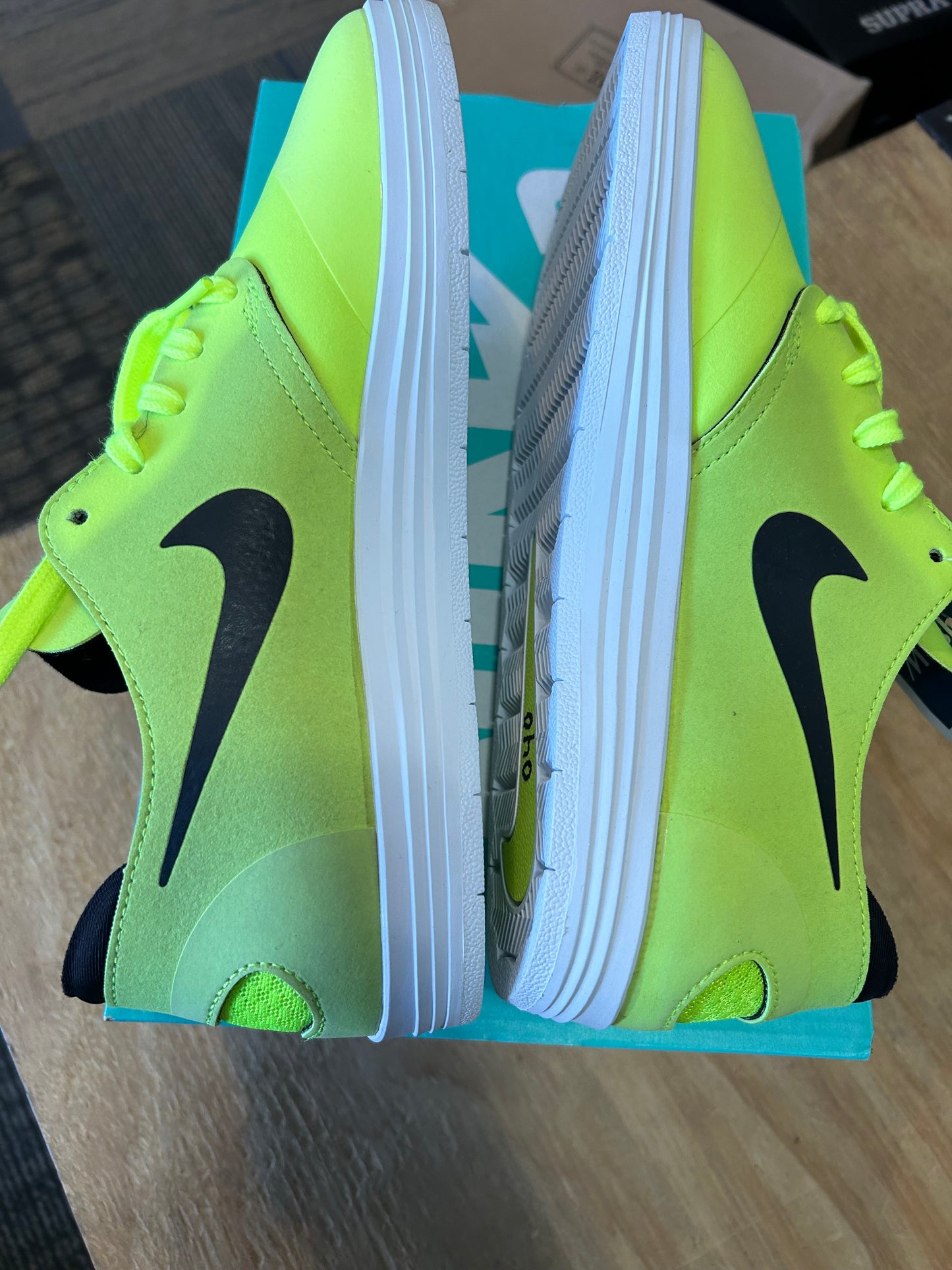 Nike SB Lunar Oneshot Volt/Black 631044-700 Size 8 Brand New With Marks As Is