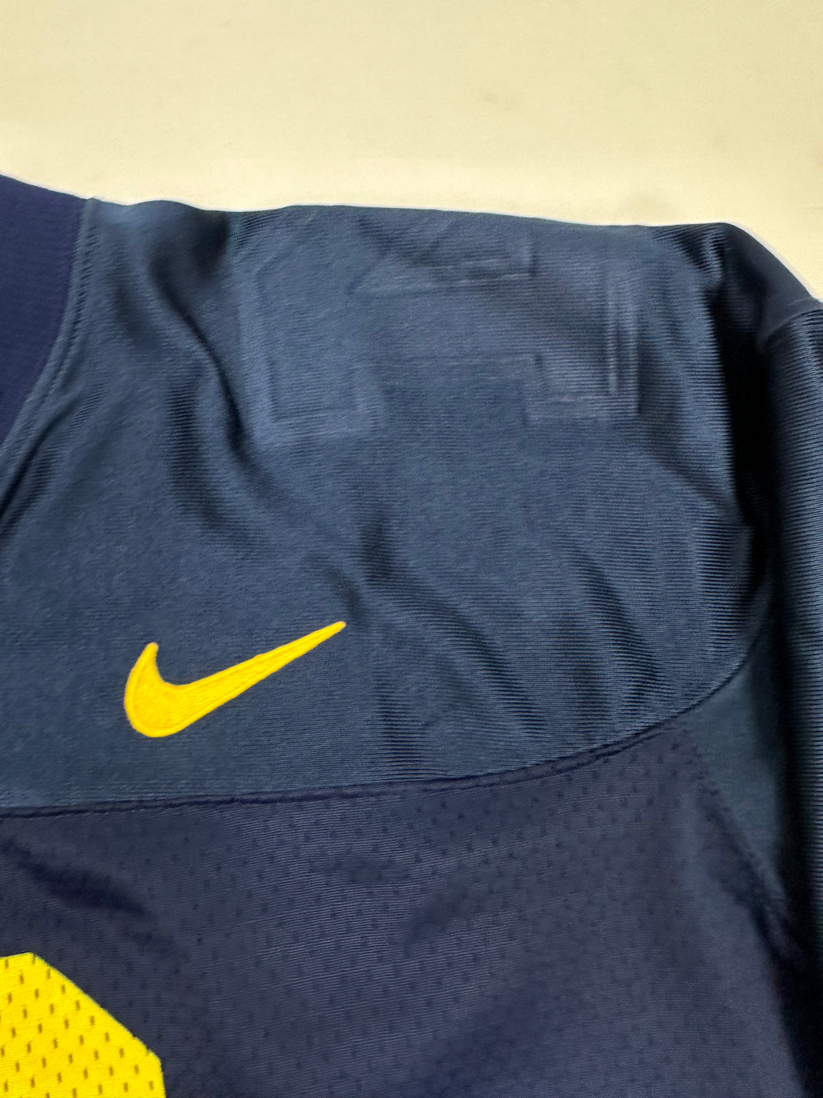 Vintage University Of Michigan Wolverines #18 Nike NCAA Football Jersey Medium/Large Fit 27.25x32.25 Inches
