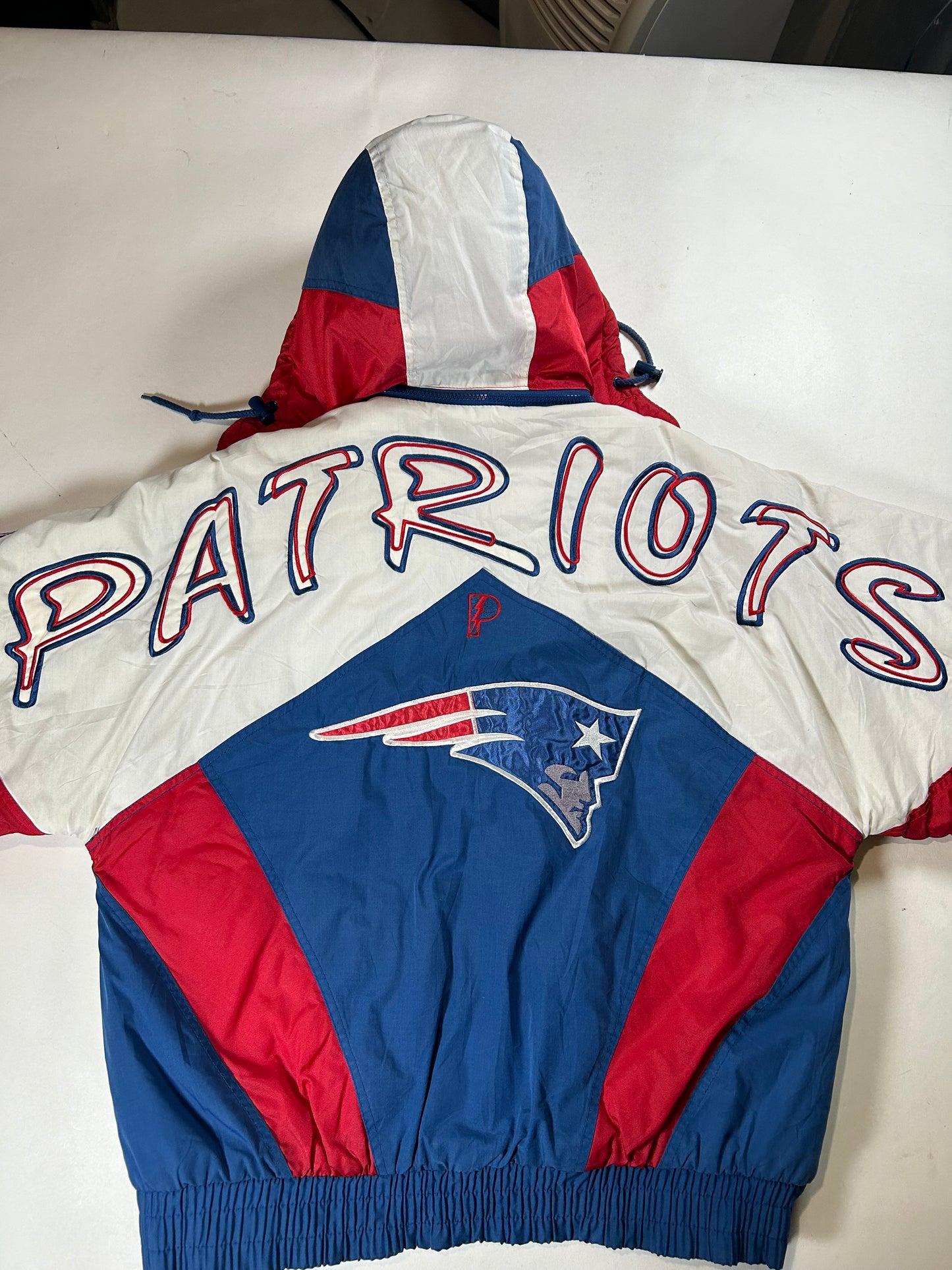 Vintage 90s New England Patriots NFL Graffiti Pro Player Puffer Jacket Tagged Medium Can Fit Large 26.25x27.5 Inches