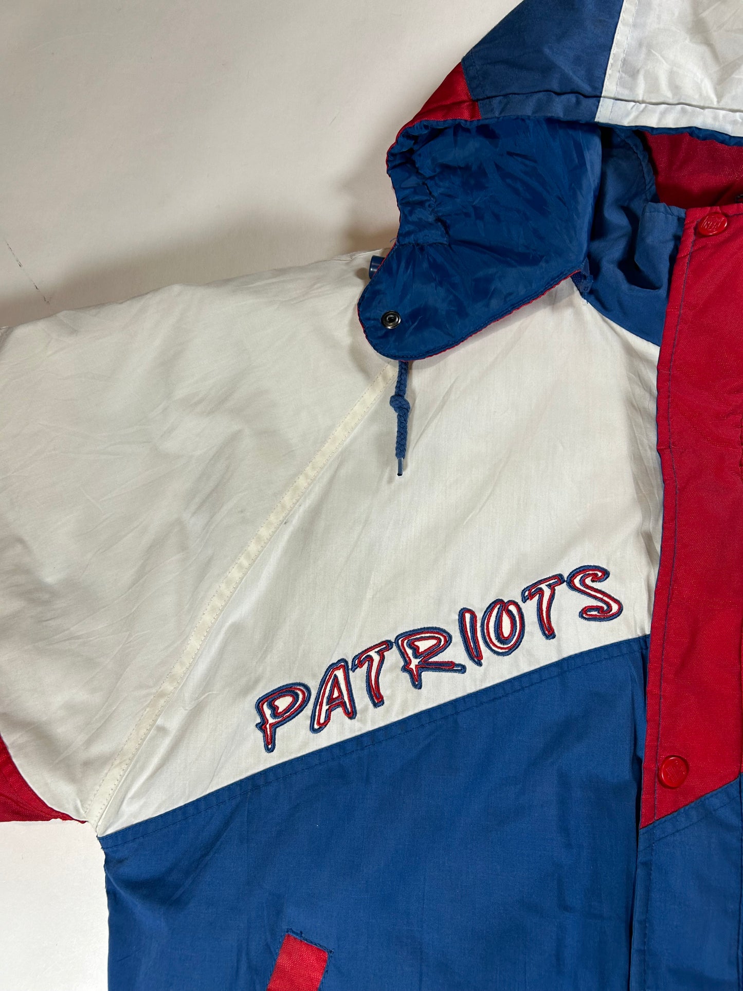 Vintage 90s New England Patriots NFL Graffiti Pro Player Puffer Jacket Tagged Medium Can Fit Large 26.25x27.5 Inches