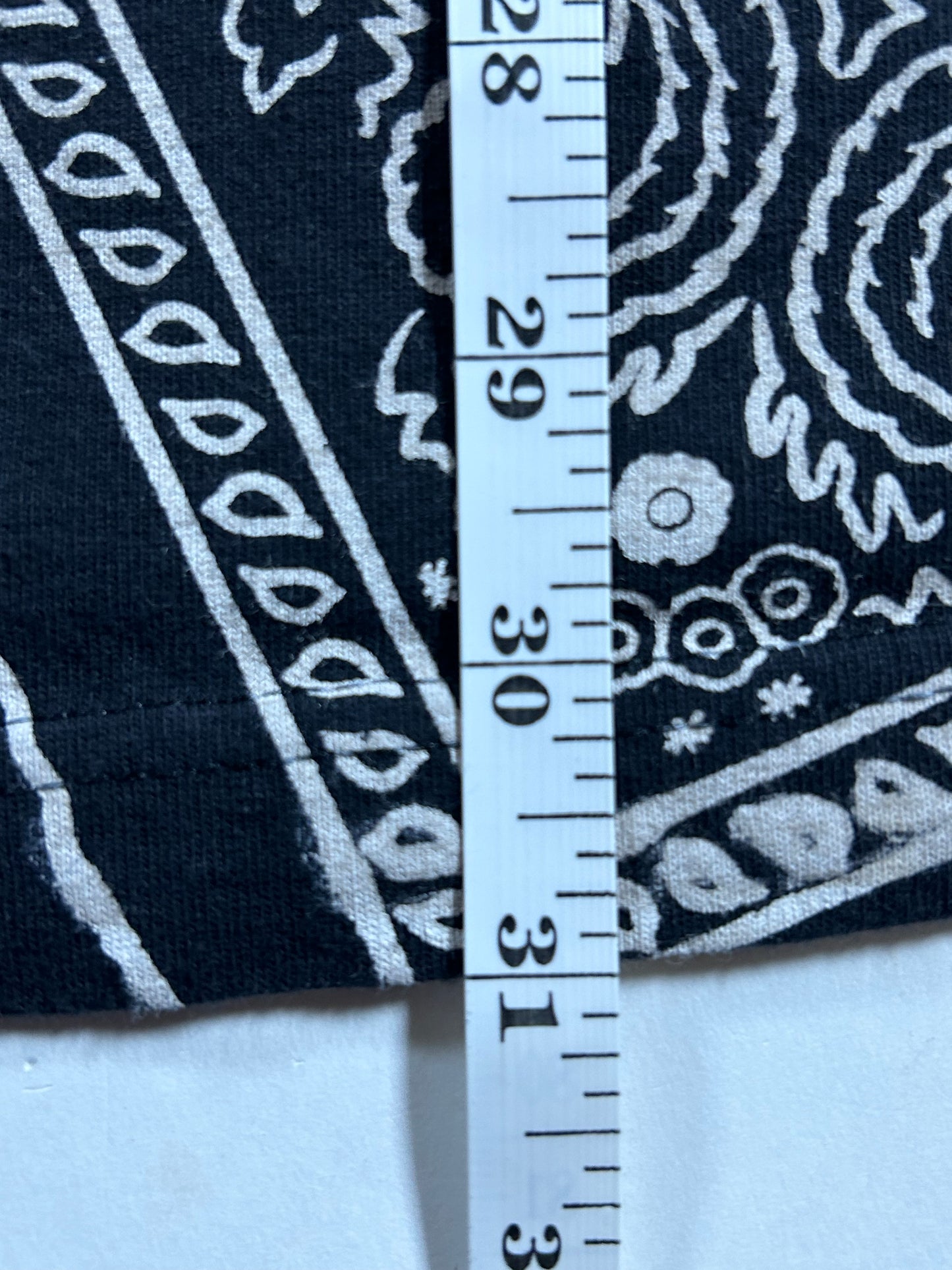 Vintage 2000s Y2k Hybrid T-Shirt Black Paisley Bandana Skater Grunge Skate Tee XL 23.25x31 Inches