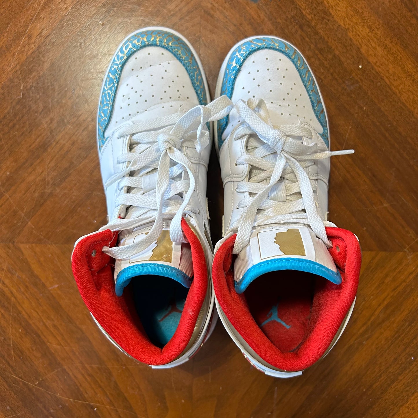 Nike Air Jordan 1 Mid ‘NC to Chicago’ White Metallic Gold GS Size 5.5 FB2212-100