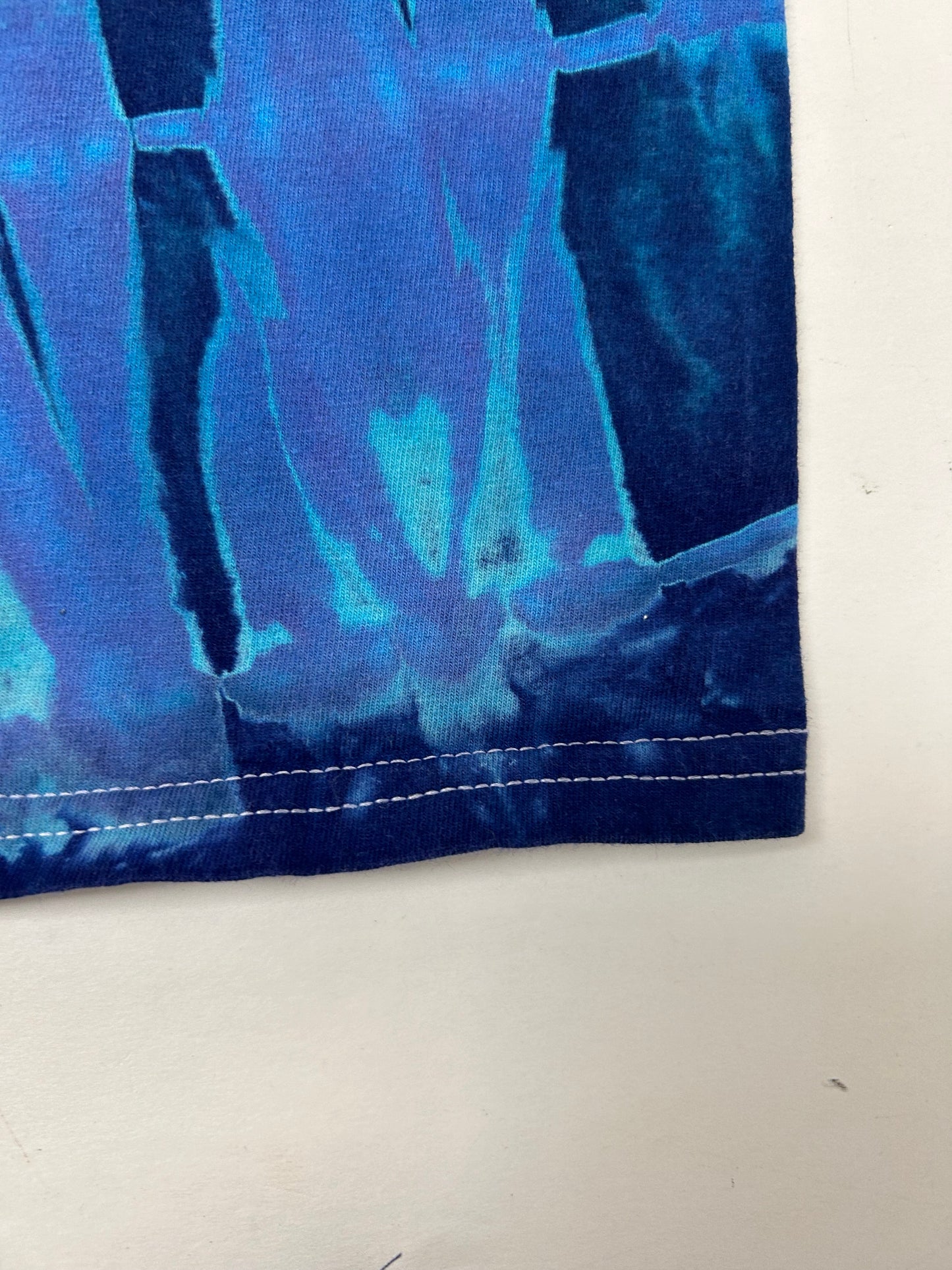 2018 Grateful Dead Turtles Music Band Group Tie-Dye Graphic Tee Medium 19.25x27.75 Inches