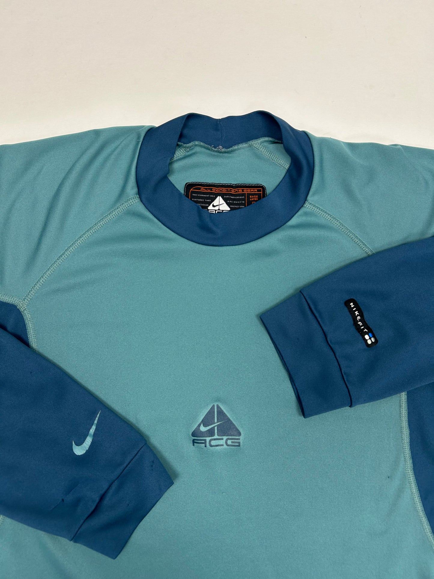 Nike ACG Base Layer 1 All Conditions Gear Vintage Large 22x29.5 Inches Blue