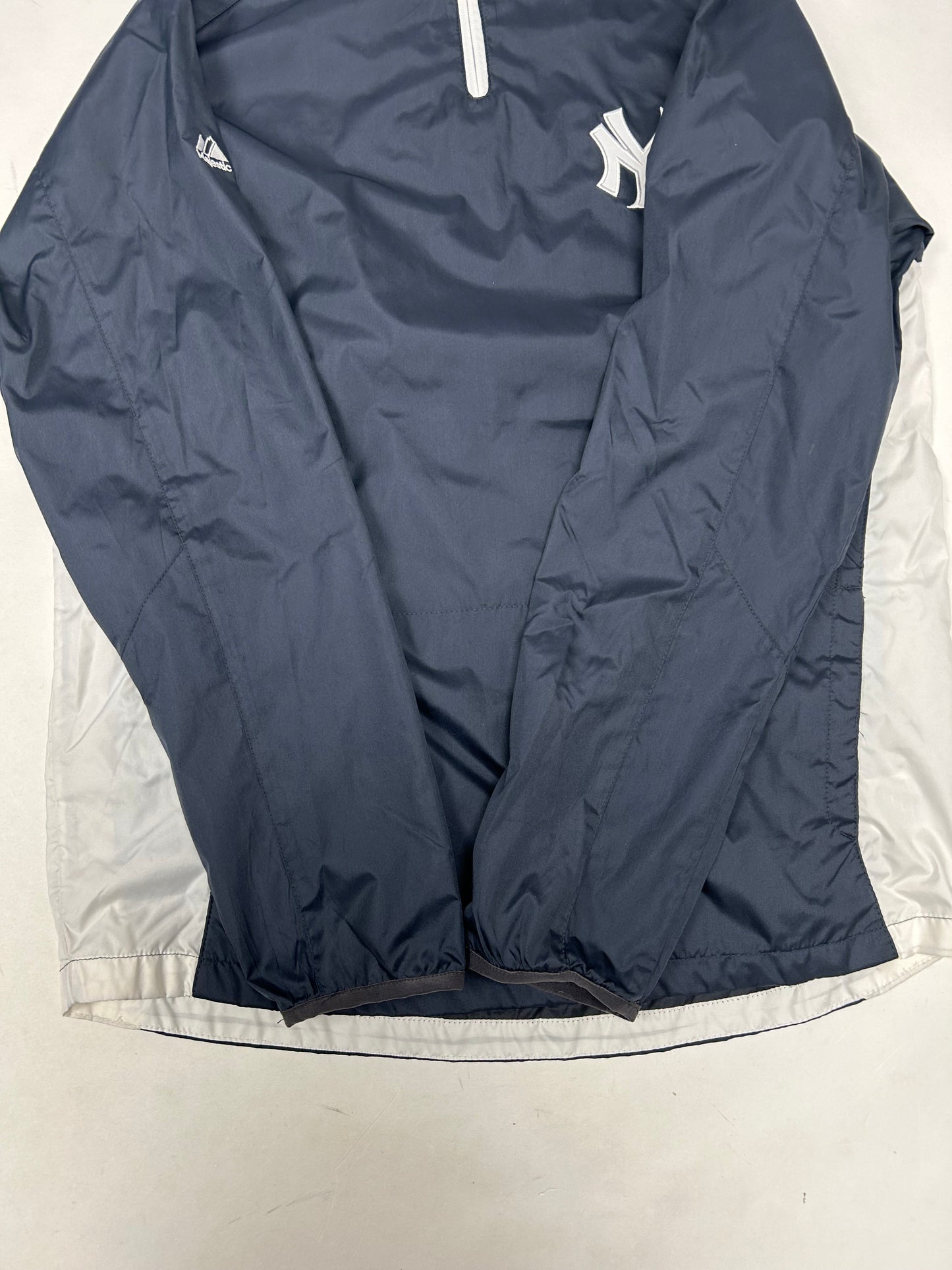 Majestic New York Yankees MLB Pullover Windbreaker Light Jacket Youth XL Fits Adult Small 22x30.25 Inches