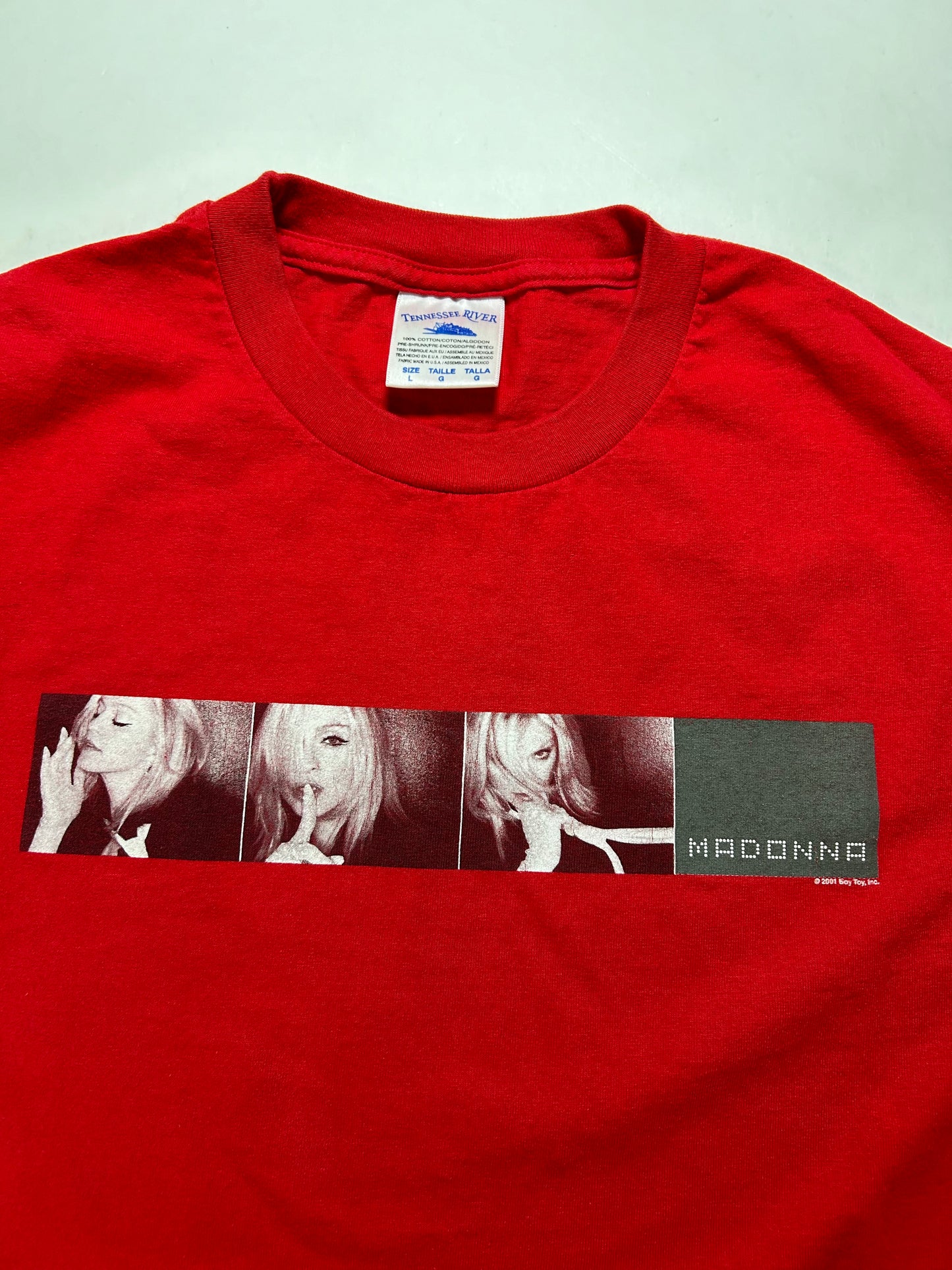 Vintage 2001 Madonna Drowned World Tour MSG Music Tee Large 21x28.76 Inches Box Logo Graphic Red