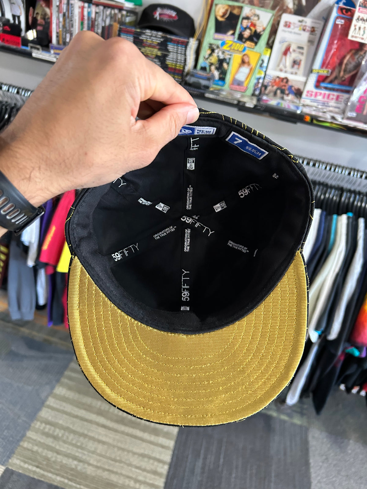 DC Shoes x New Era 59FIFTY Fitted Hat All-Over Print Black/Gold Size 7 Monogram