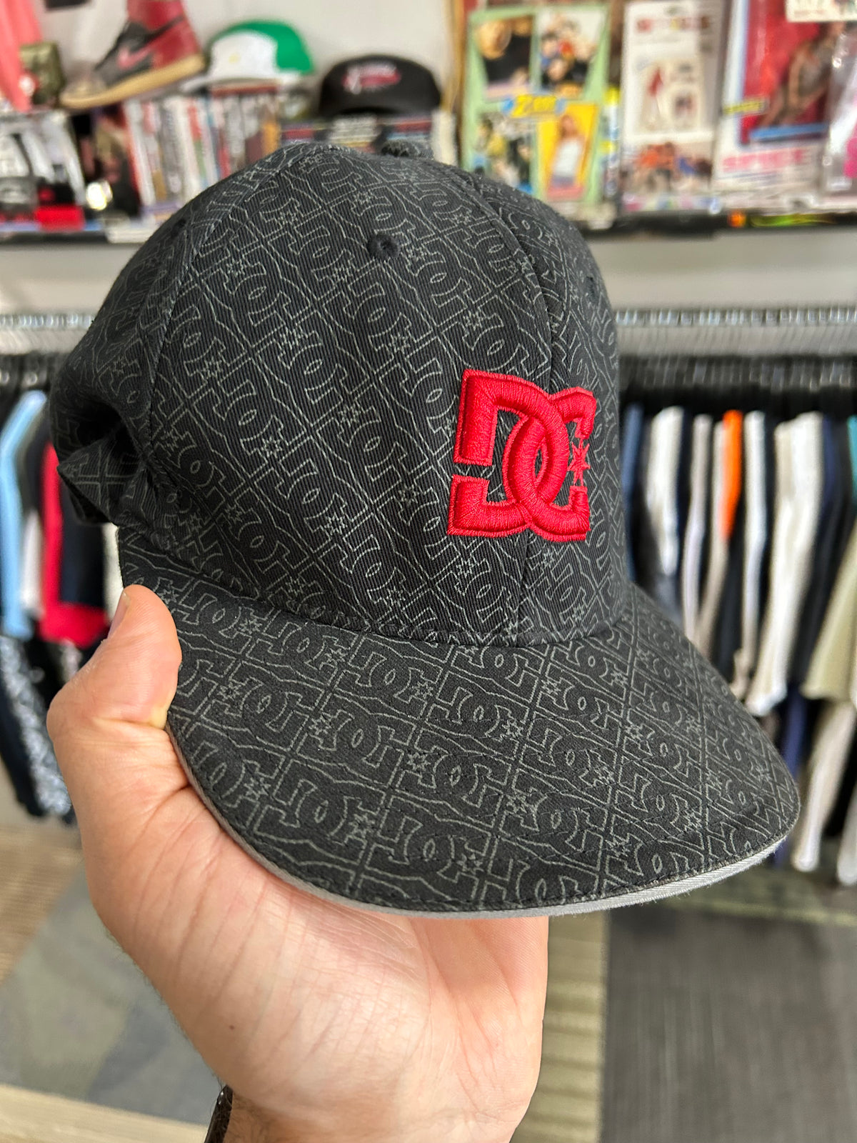 Vintage 2000s DC Shoes All Over Repeat Logo FlexFit Hat Small/Medium Fit