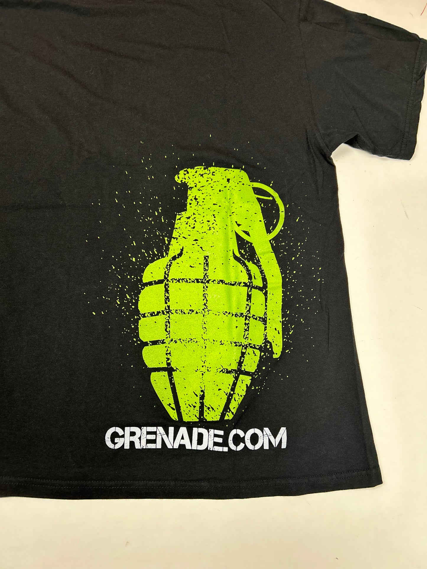 Grenade Arm Yourself Snowboarding Brand Tee XL 23.5x28.75 Inches