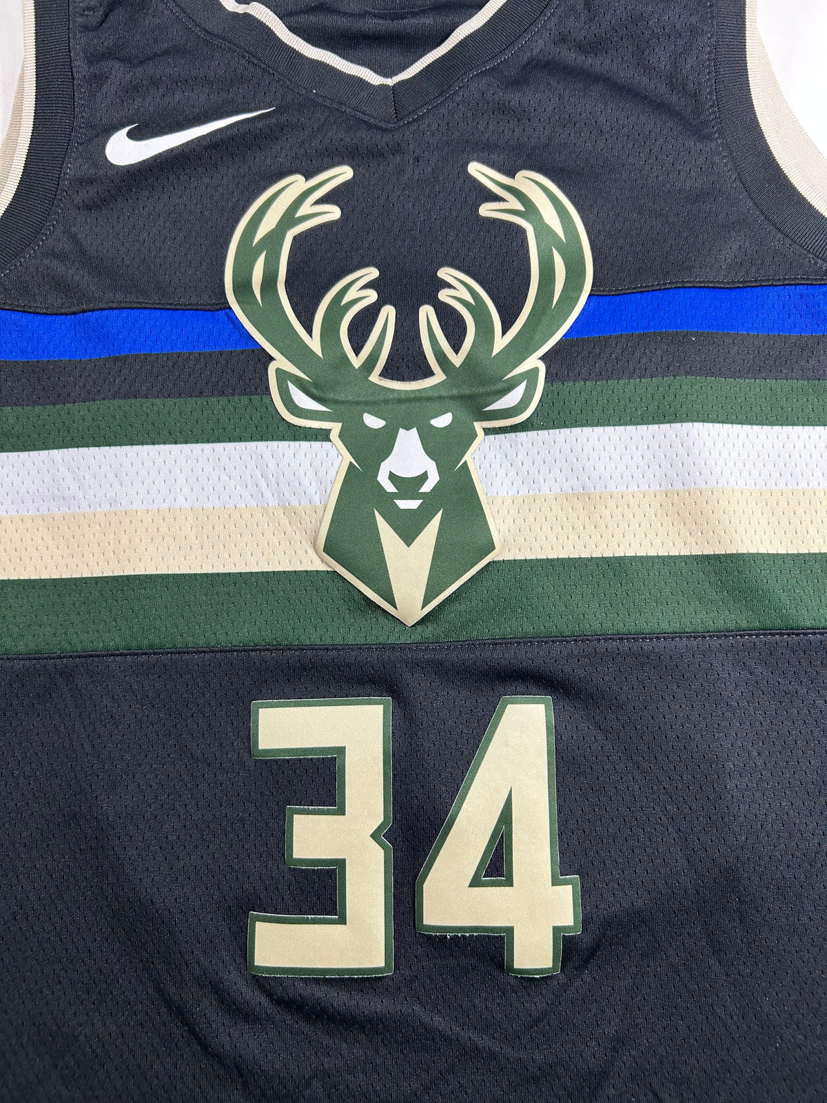 Giannis Antetokounmpo Milwaukee Bucks Nike Swingman Jersey Large 48 21x28.5 Inches