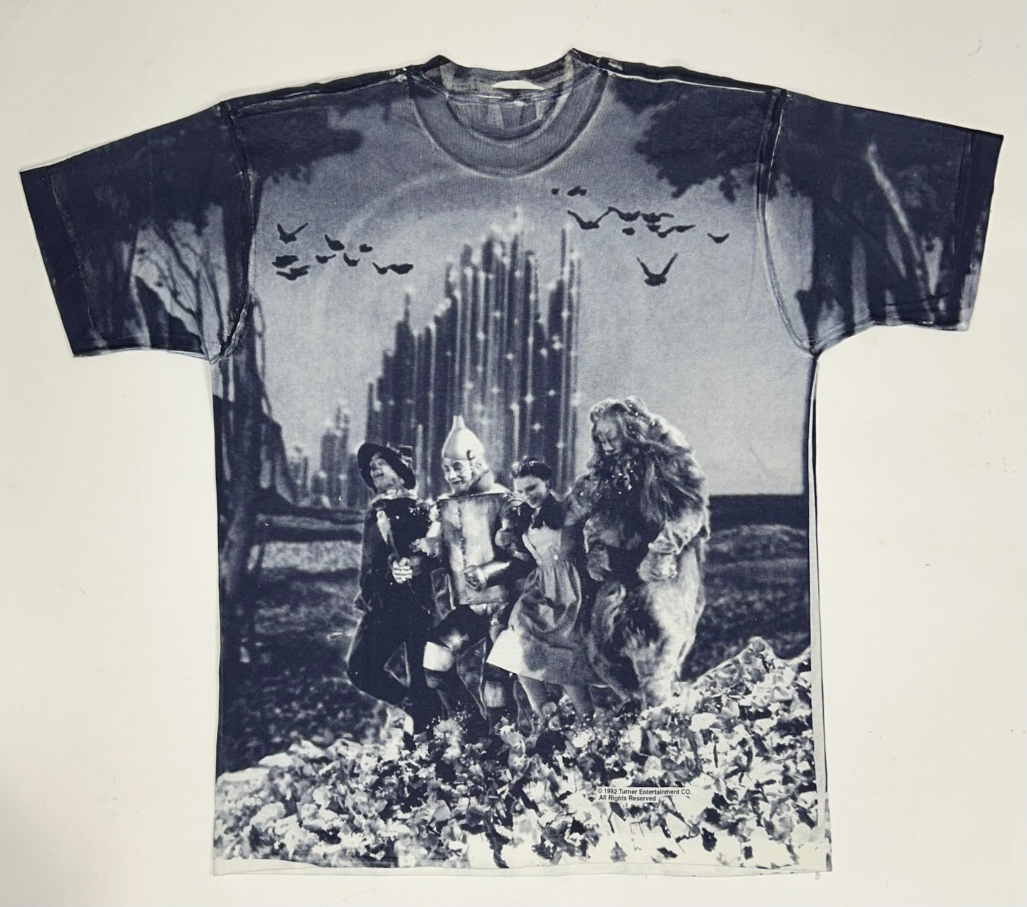 Vintage 1992 The Wizard Of Oz Movie Stanley Desantis All Over Print Tee XL 24.25x32.5 Inches
