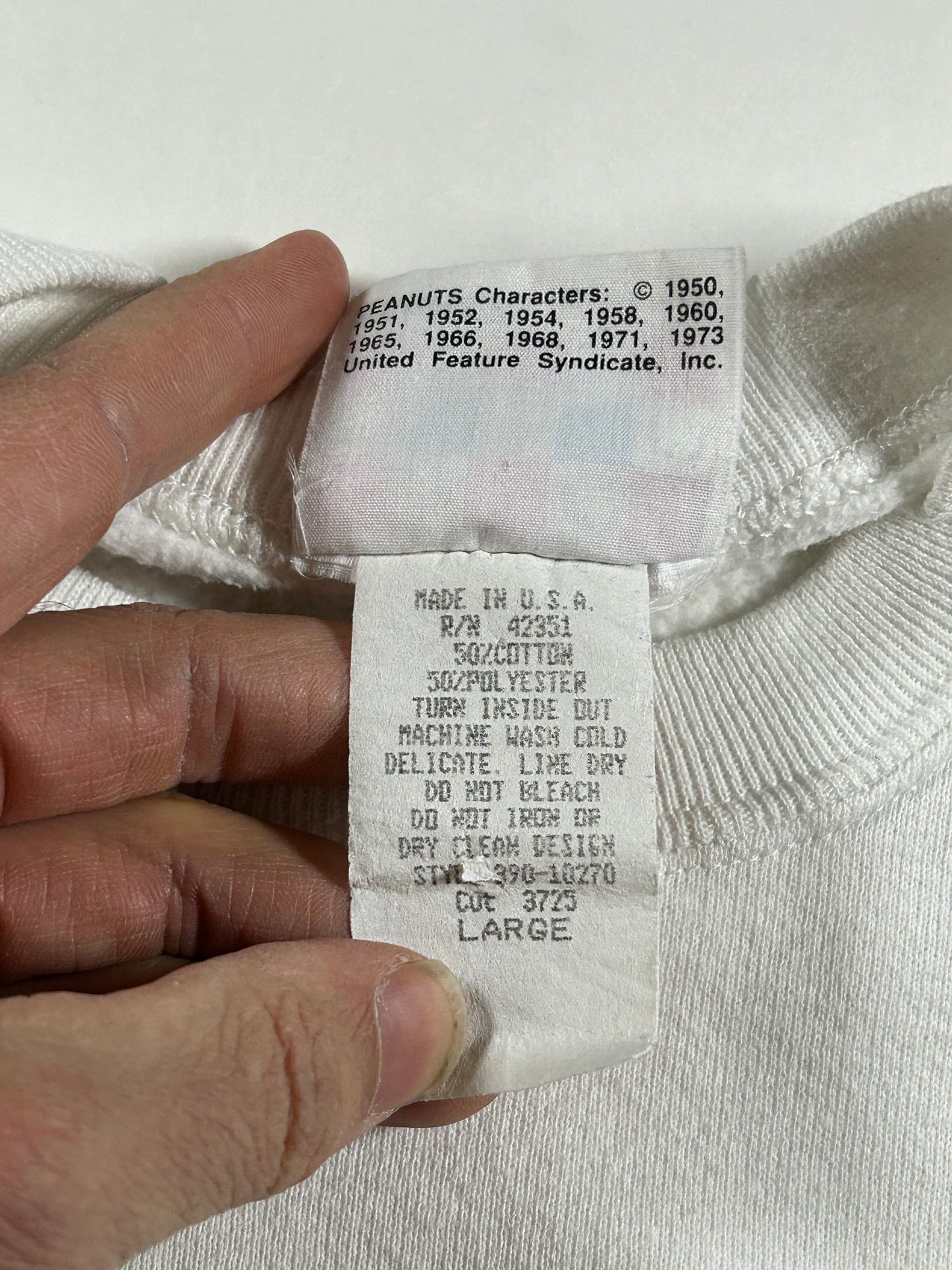 Vintage Peanuts Lucy Snoopy Kissing Woodstock Crewneck Sweatshirt 90s Large/Medium 22.5x25.75 Inches Valentines