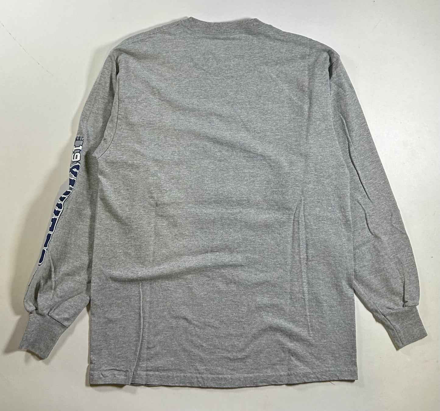 Majestic New York Yankees MLB Long Sleeve Tee Medium 19.75x27.75 Inches Gray