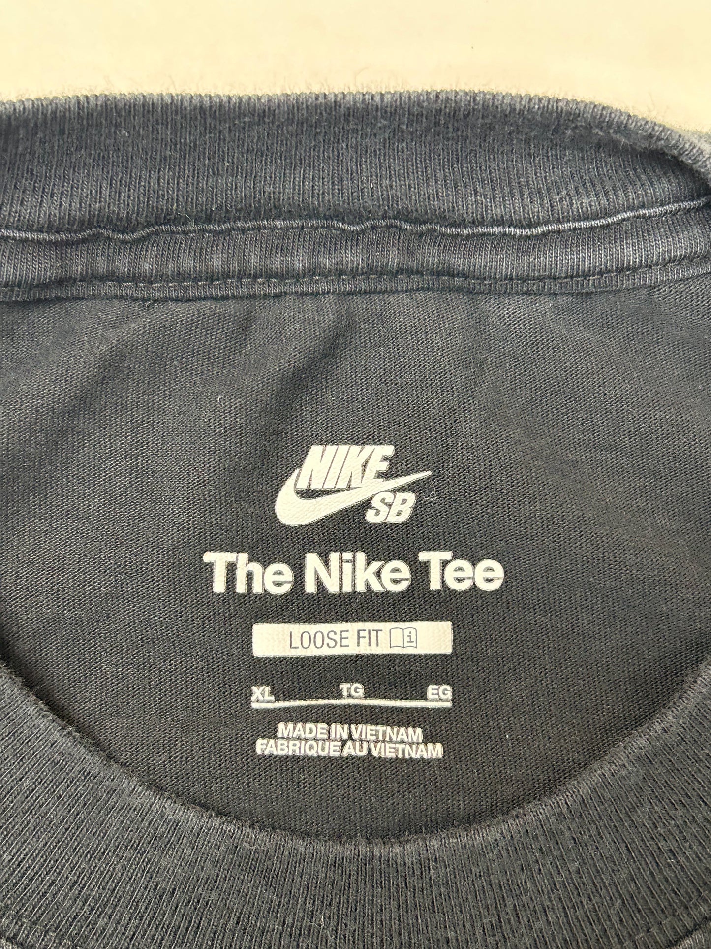 NIKE SB GFX Panther Skateboarding Skate Tee XL Loose Fit 25.75x28.25 Inches