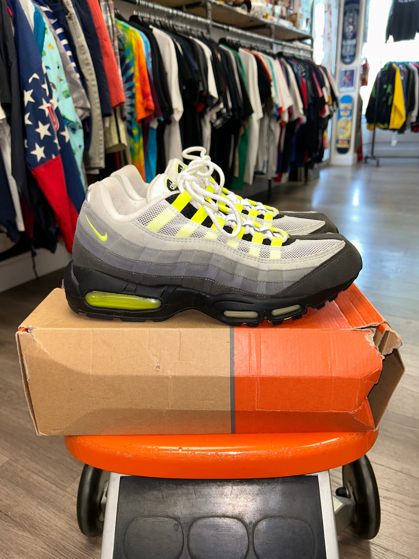 Vintage 2005 Nike Air Max 95 OG Neon Size 10.5 Used With Box 313111-071 Vietnam Wear At Your Own Risk