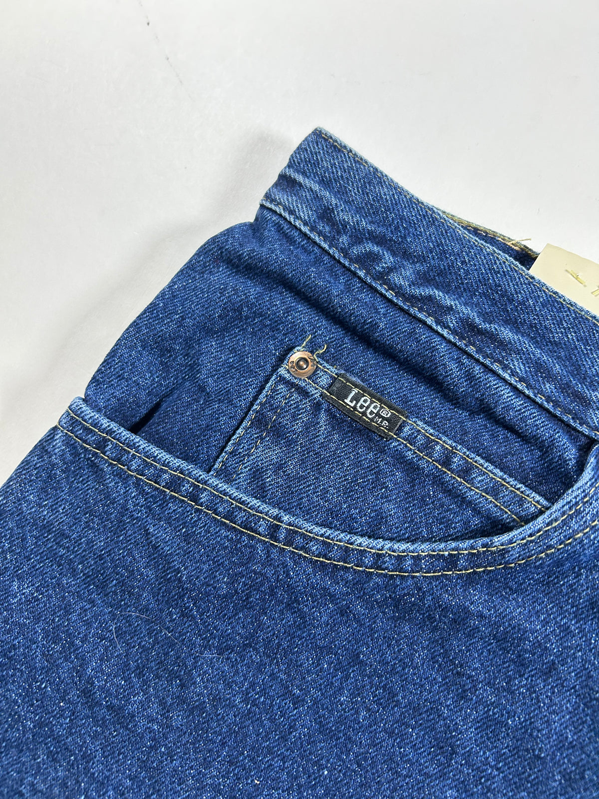 Vintage Lee Blue Jeans Relaxed Fit Deadstock NWT Size 36x30 Tapered Leg 1999 New About 17.25x42 Inches