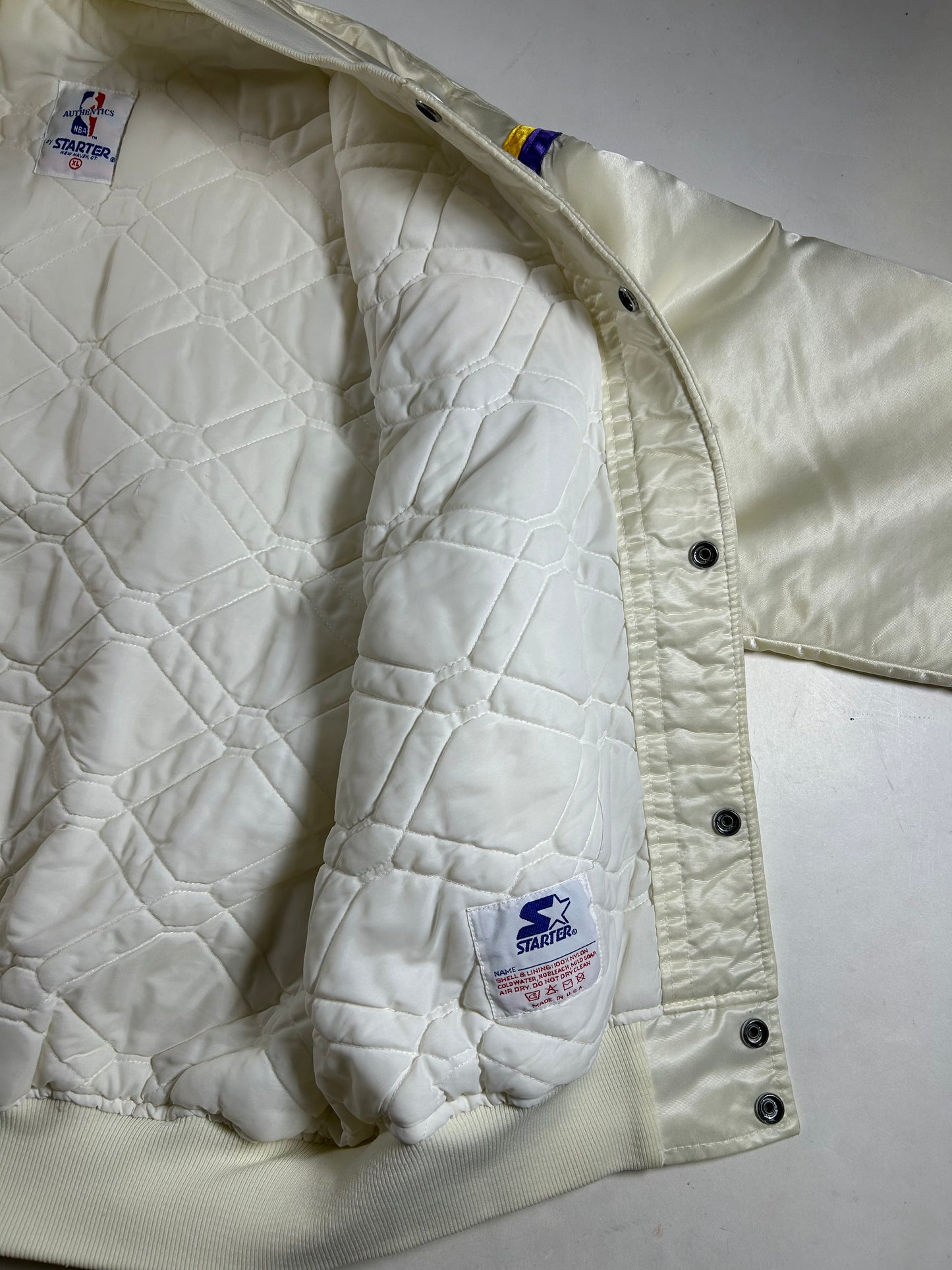 Vintage Starter Los Angeles Lakers Satin Jacket NBA 80s 90s XL/Large 26.5x/27.5 Inches