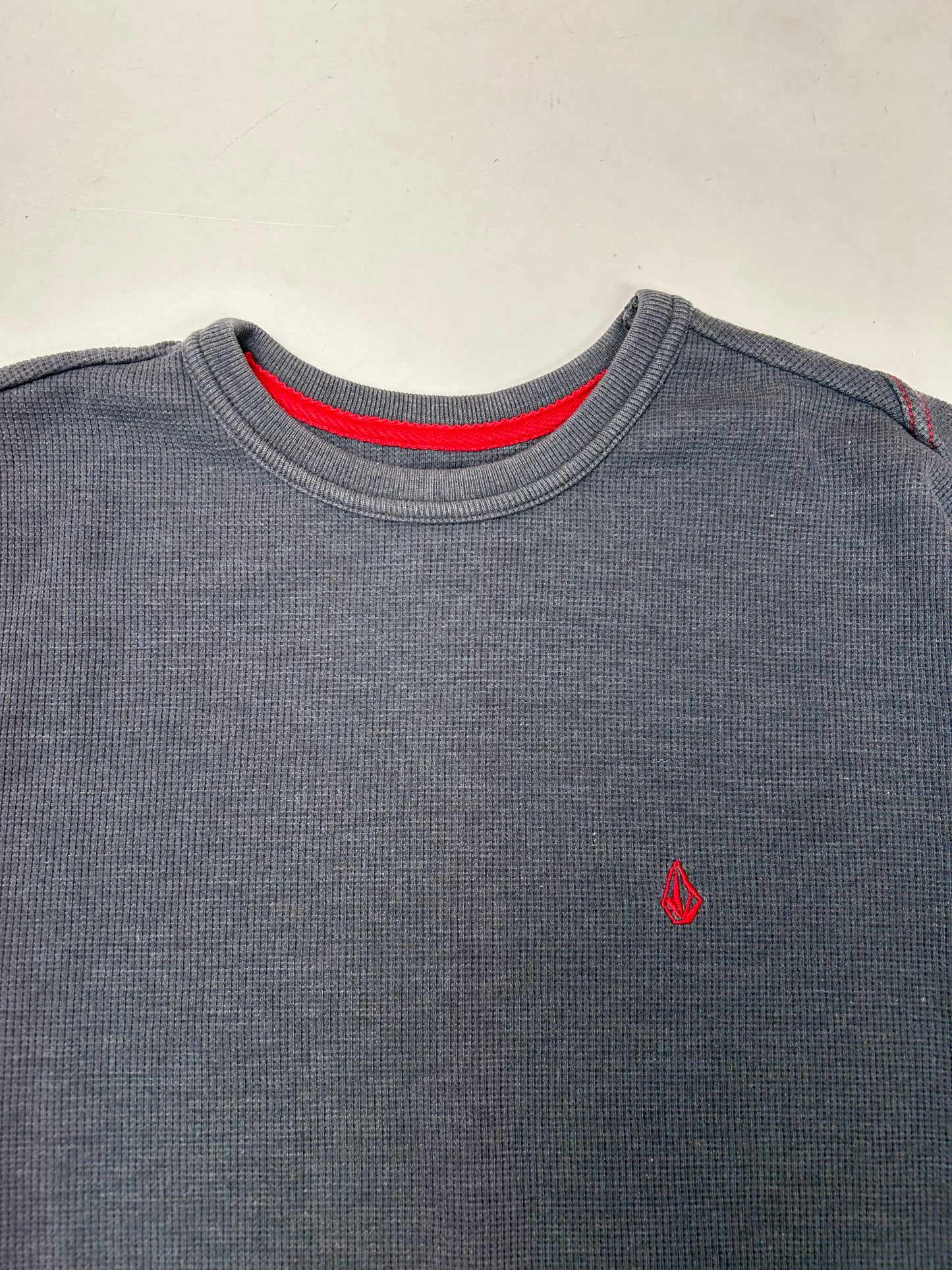 Vintage 00s Volcom Stone Thermal Long Sleeve Chest Logo Shirt Medium/Large Fit 21x28.25 Inches Gray