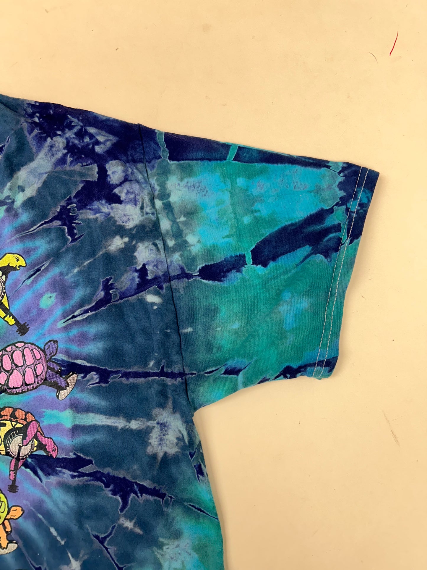 2018 Grateful Dead Turtles Music Band Group Tie-Dye Graphic Tee Medium 19.25x27.75 Inches