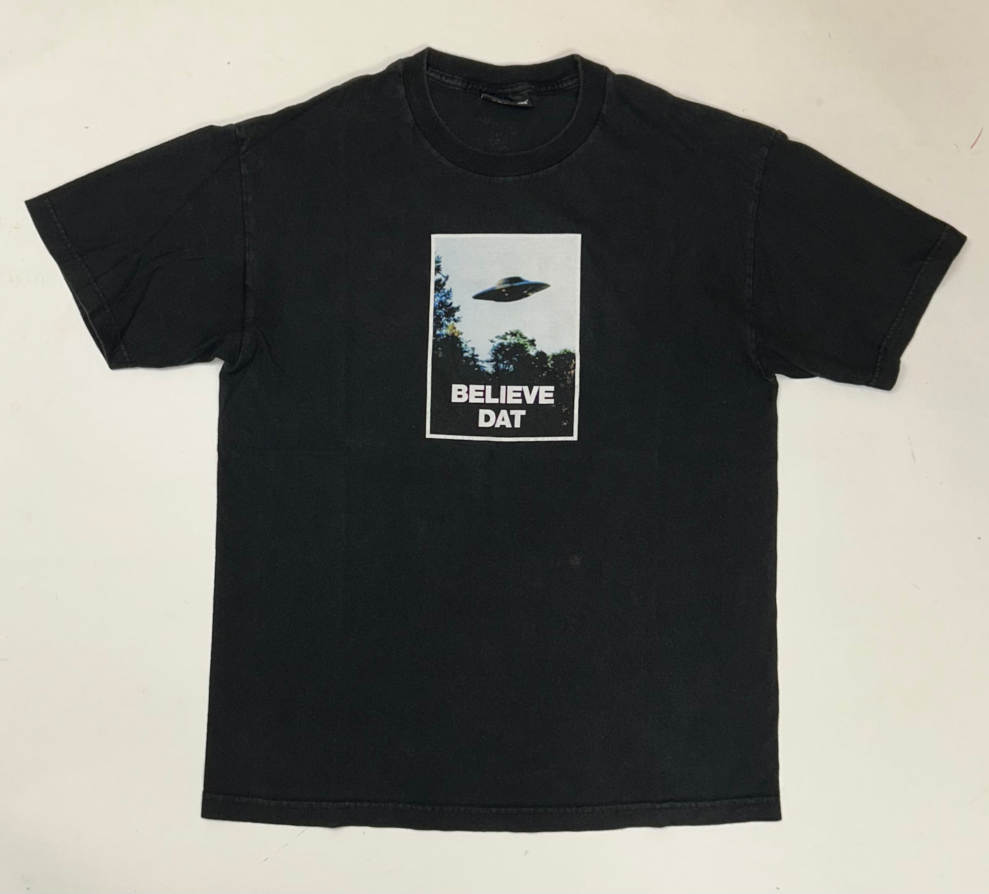 Vintage 00s The Hundreds Believe Dat Alien Graphic Tee Large 21.5x29.25 Inches As Is