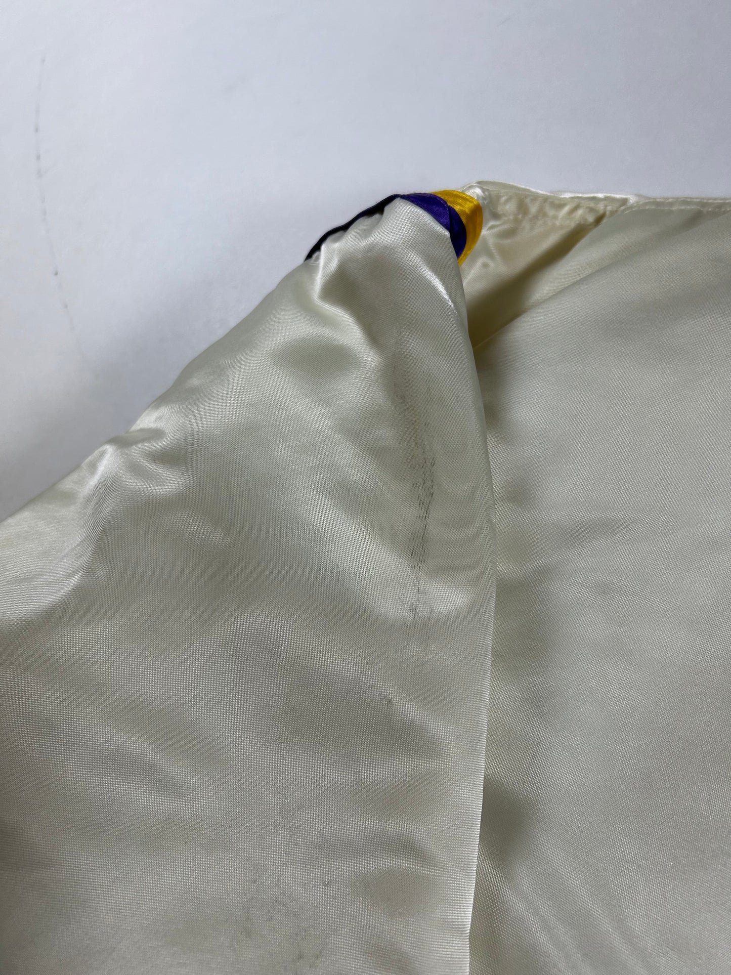 Vintage Starter Los Angeles Lakers Satin Jacket NBA 80s 90s XL/Large 26.5x/27.5 Inches