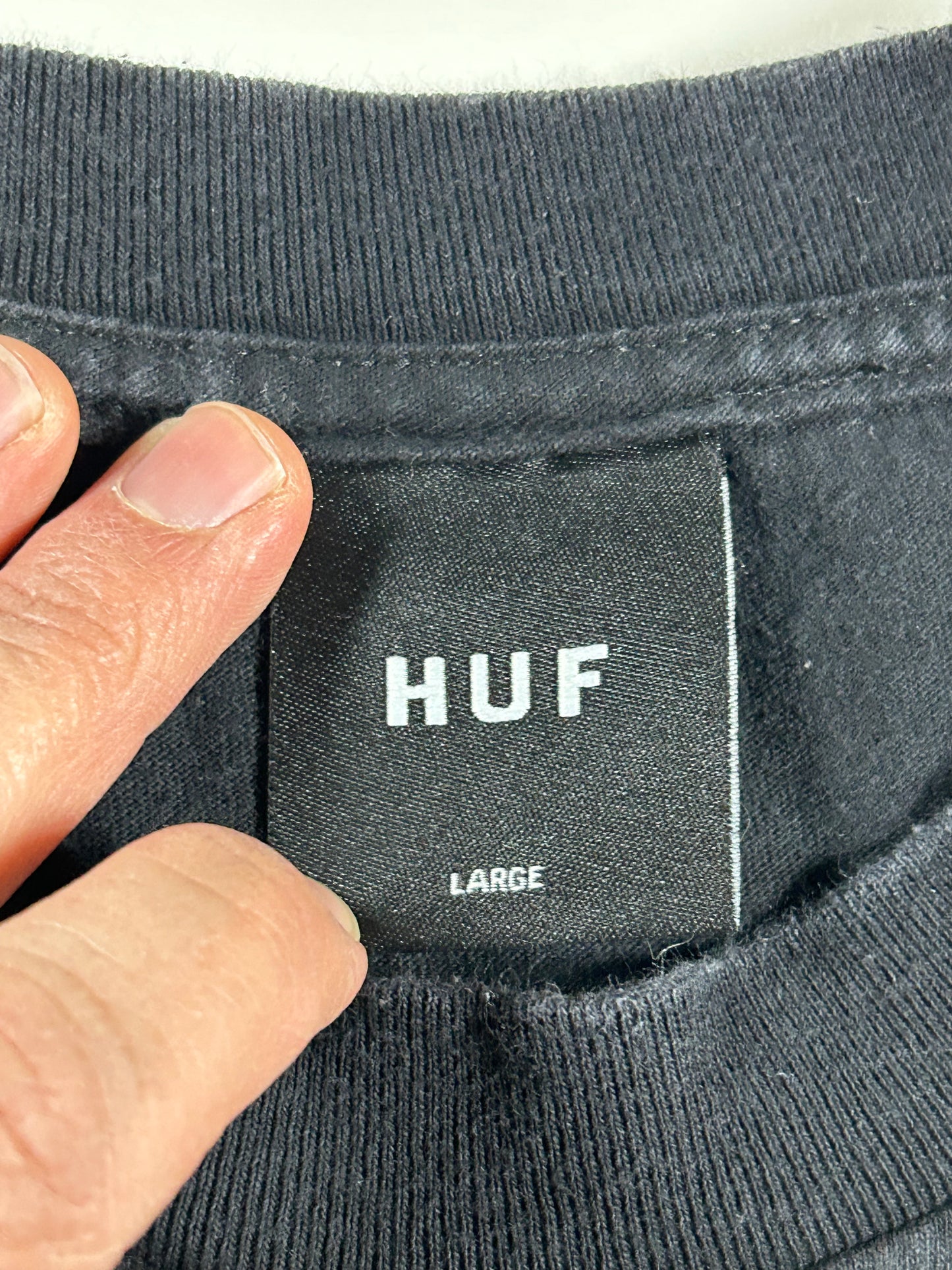 Huf Worldwide Pocket Skate Tee Upside down Peace Shirt Black Large 21x29 Inches