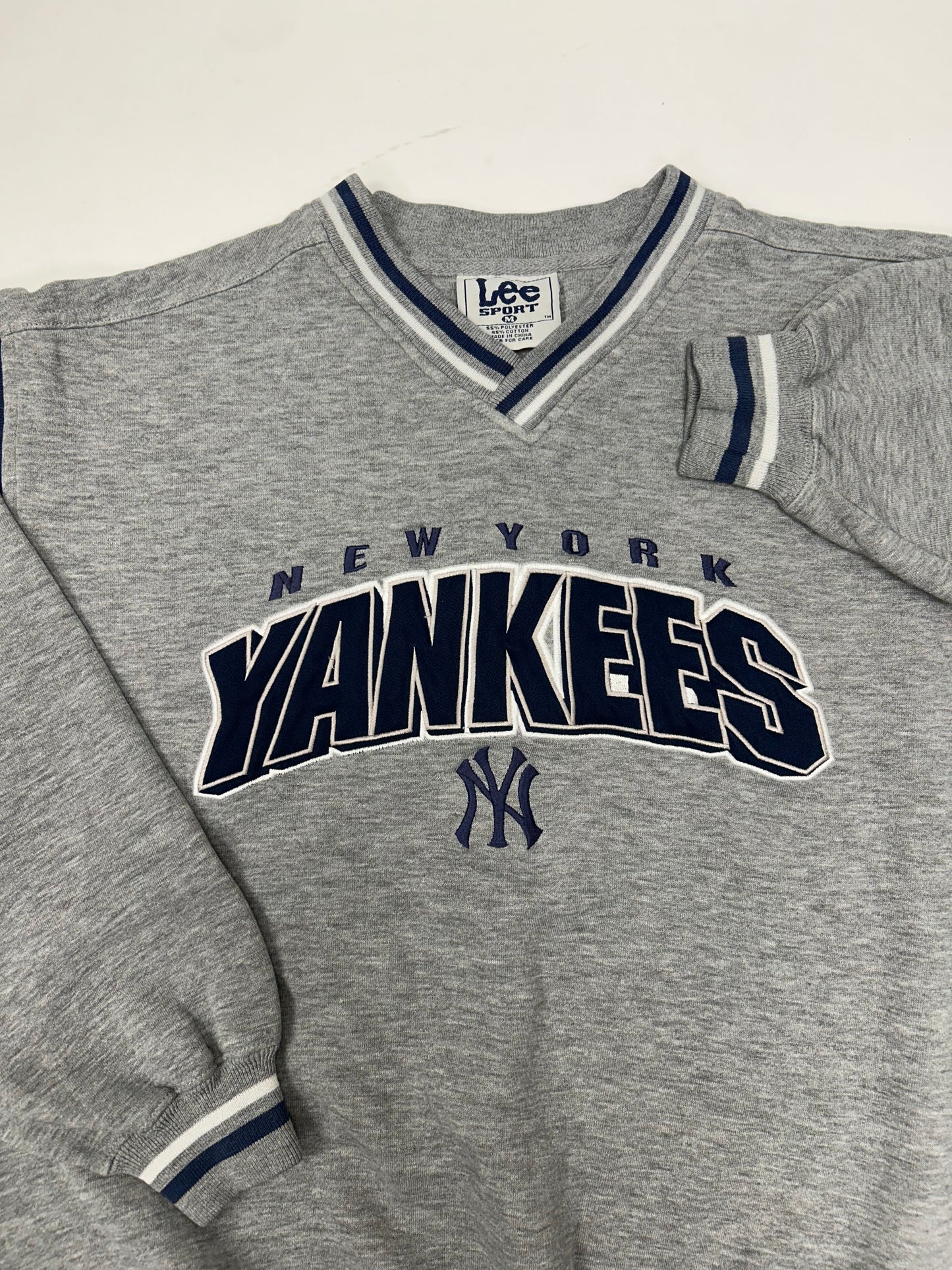 Vintage Lee Sport New York Yankees MLB Crewneck Sweatshirt Tagged Medium 23.75x26 Inches