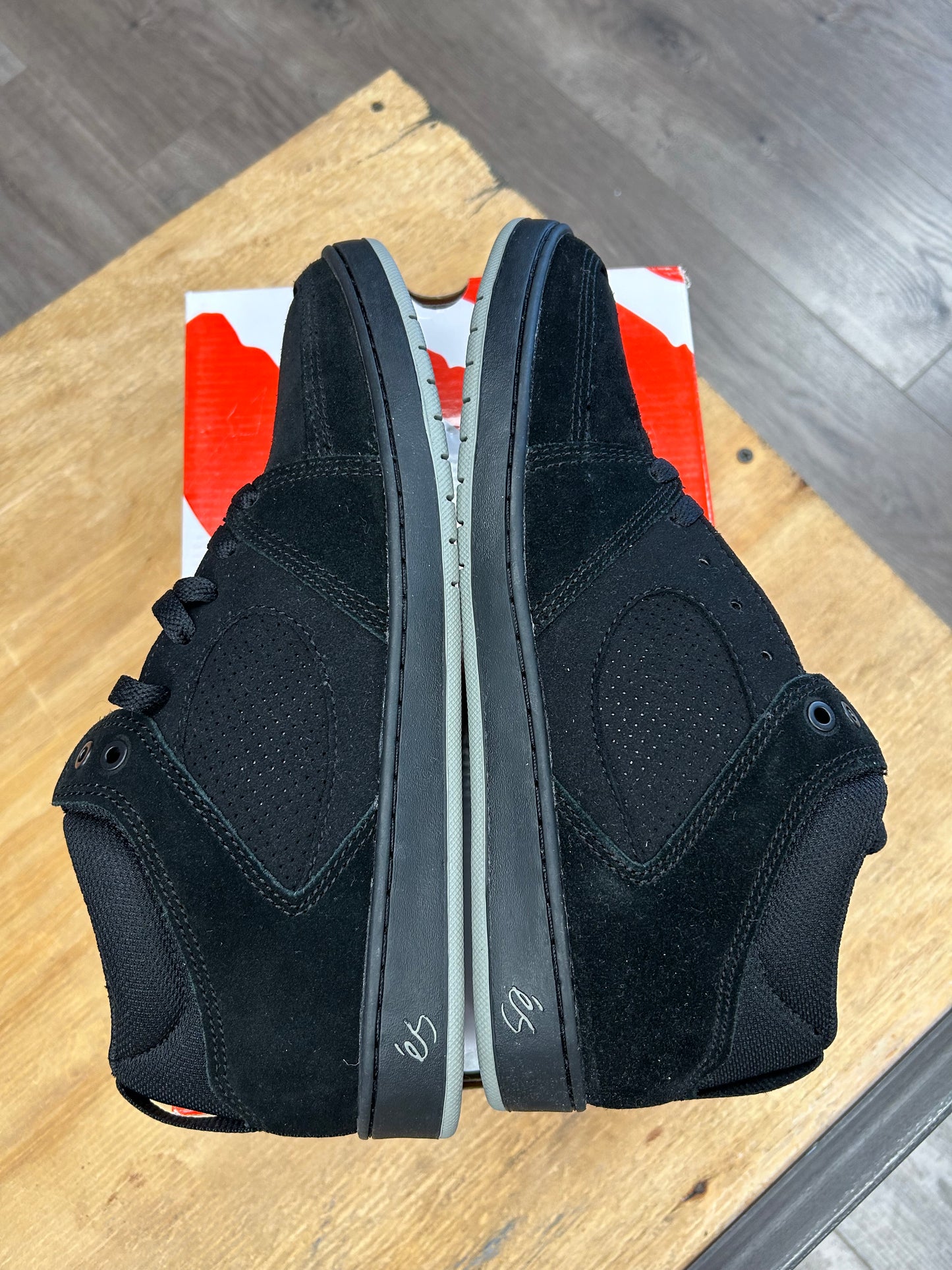 eS Accel Slim Mid Skateboarding Black Suede Shoes Size 10 Mens New Skate Shoe