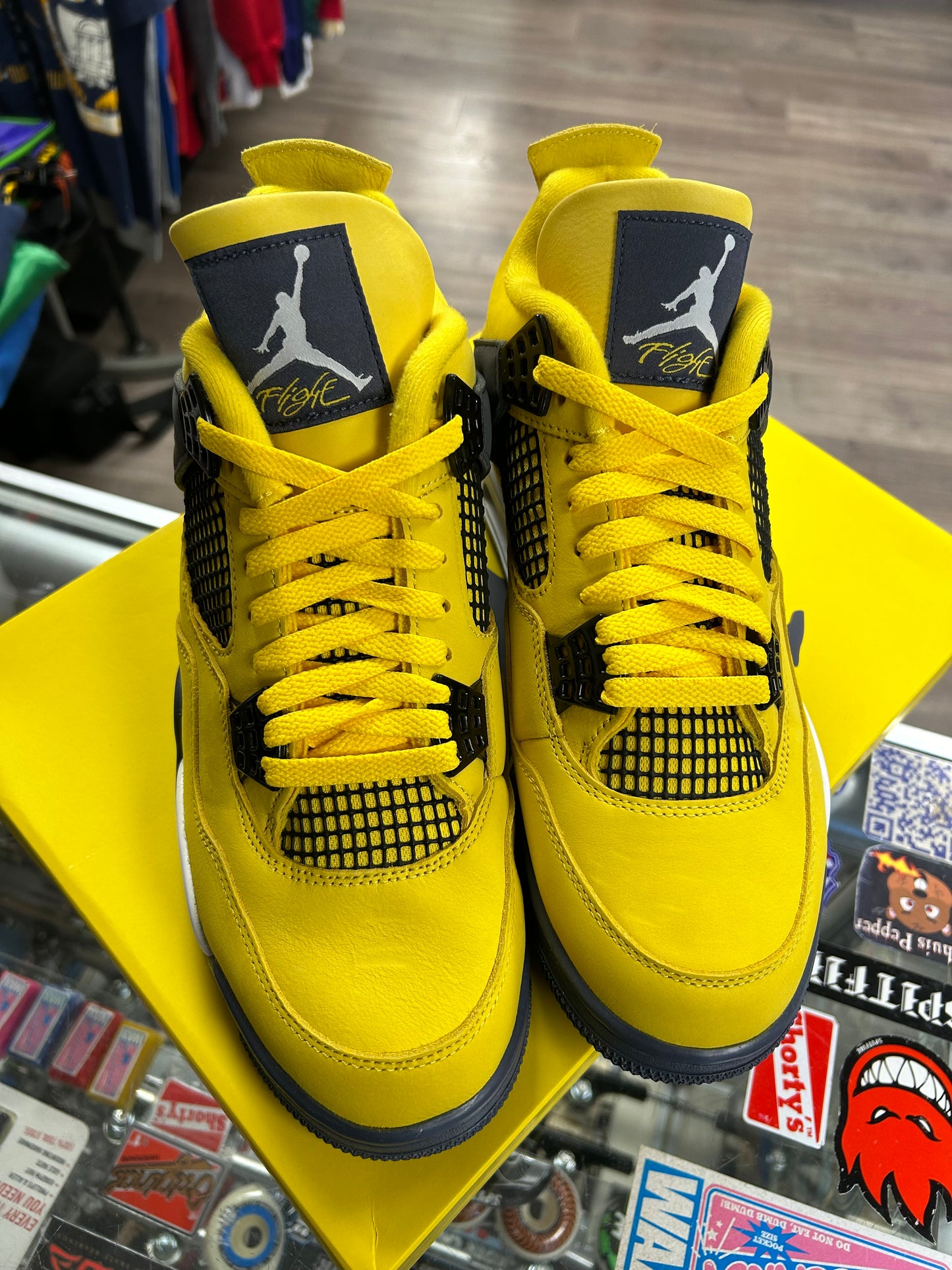 2021 Nike Air Jordan 4 Retro Lightning Nike Basketball Michael Jordan Sneaker Size 10 DS Brand New