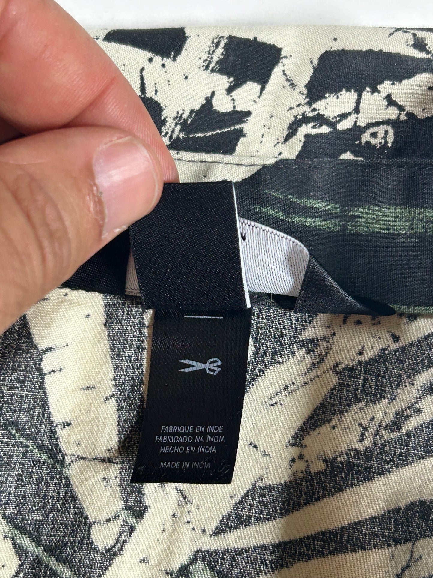 Volcom Floral Short Sleeve Button Up Shirt 2019 Skate Skateboarding Surf Large 21.5x30.25 Inches