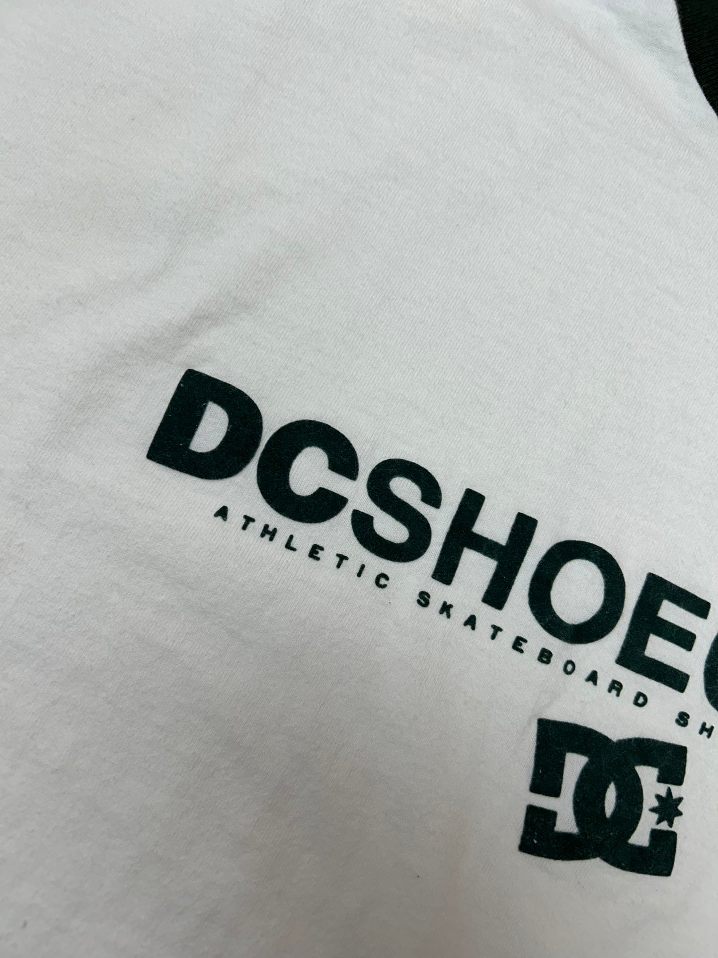 Vintage DC SHOE CO USA Apparel Felt Logo Skate Tee XL 25.25x30 Inches USA Skateboarding