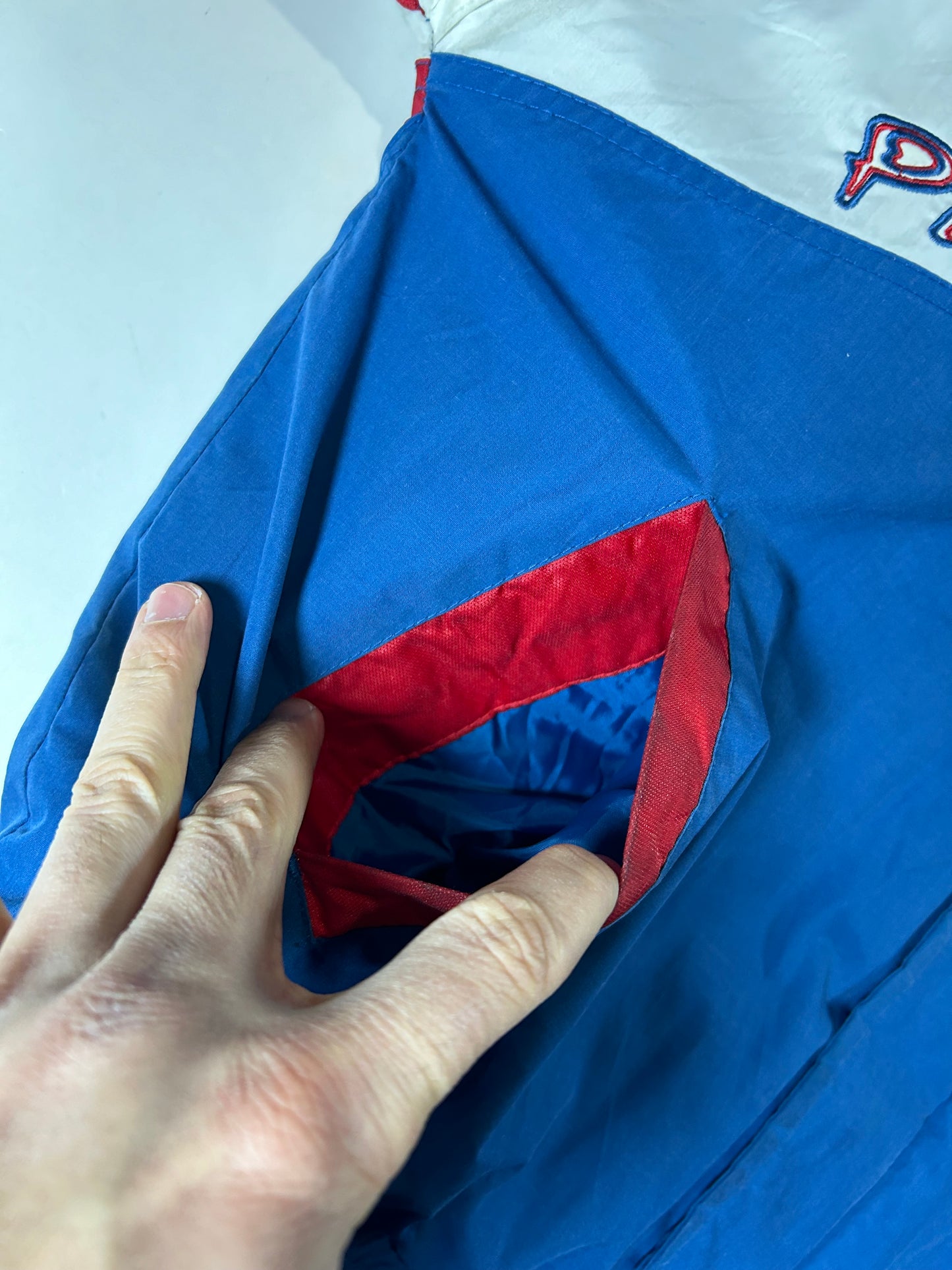 Vintage 90s New England Patriots NFL Graffiti Pro Player Puffer Jacket Tagged Medium Can Fit Large 26.25x27.5 Inches