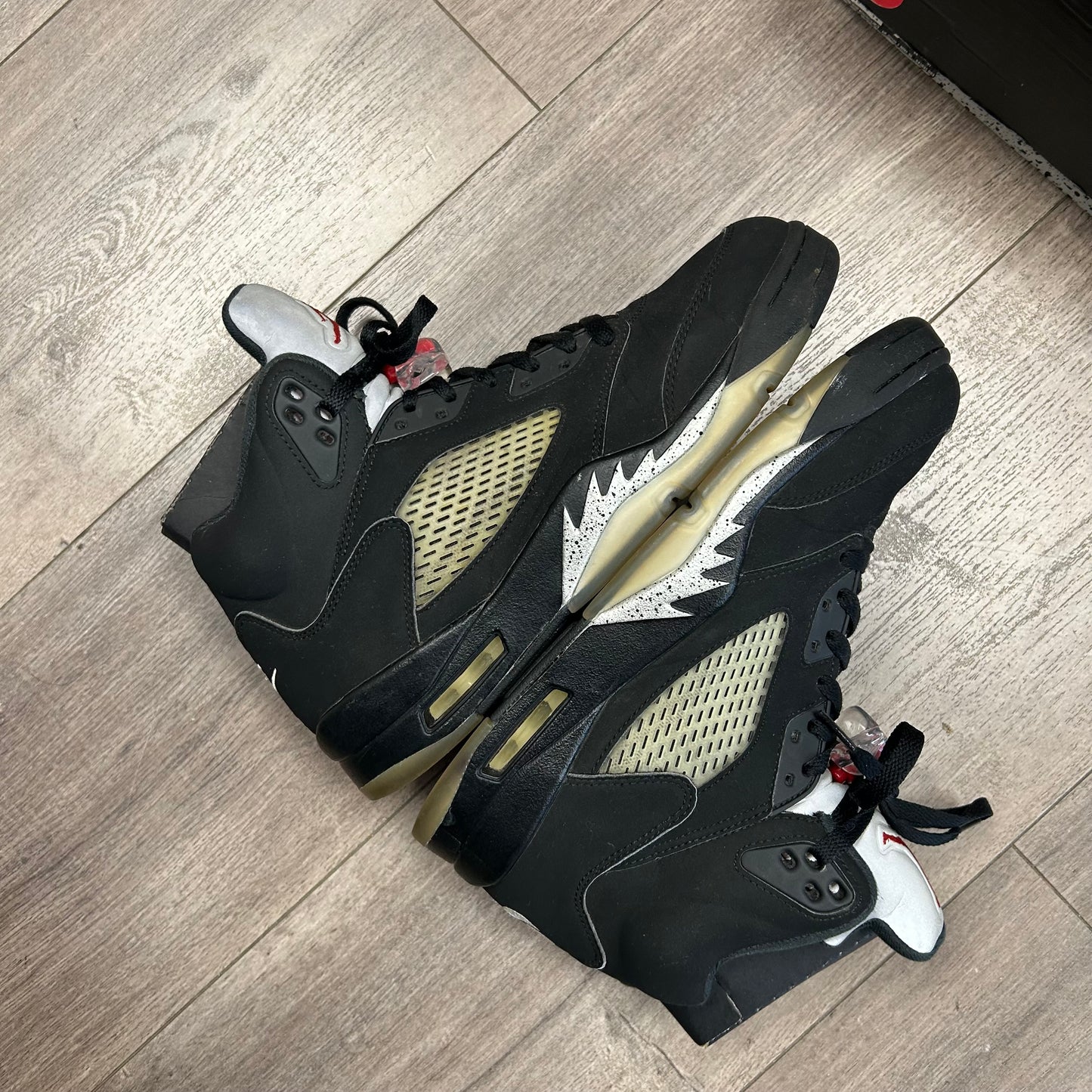 2016 Nike Air Jordan 5 Retro Black Metallic Size 9.5 Used With Box 845035 003