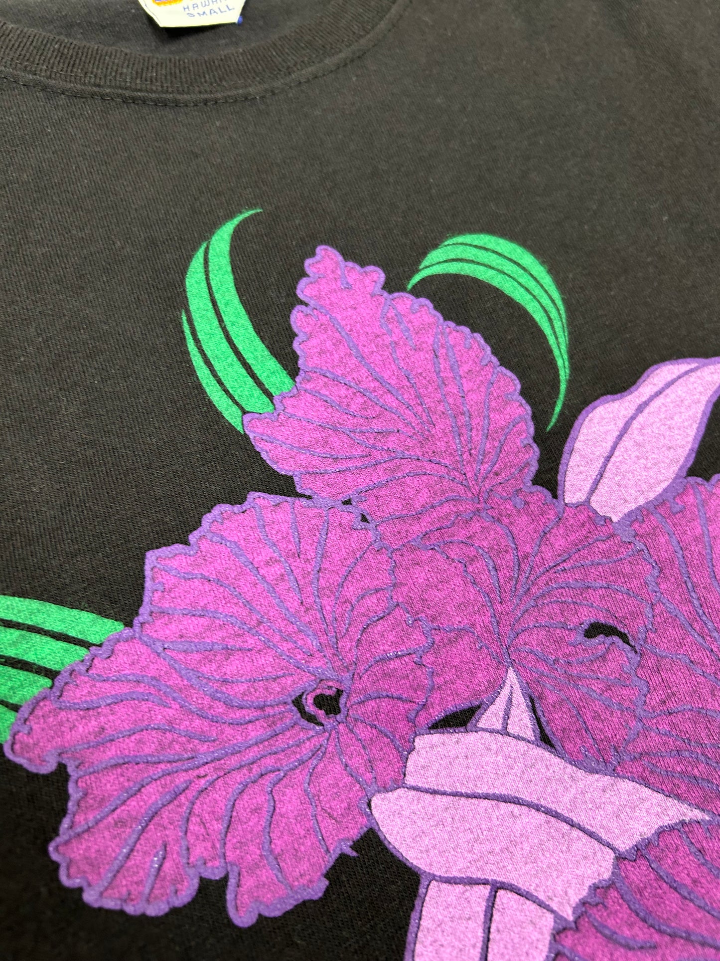 Vintage Crazy Shirts Hawaii T-Shirt Floral Iris Single Stitch Women’s Small 19.25x23.5 Inches USA