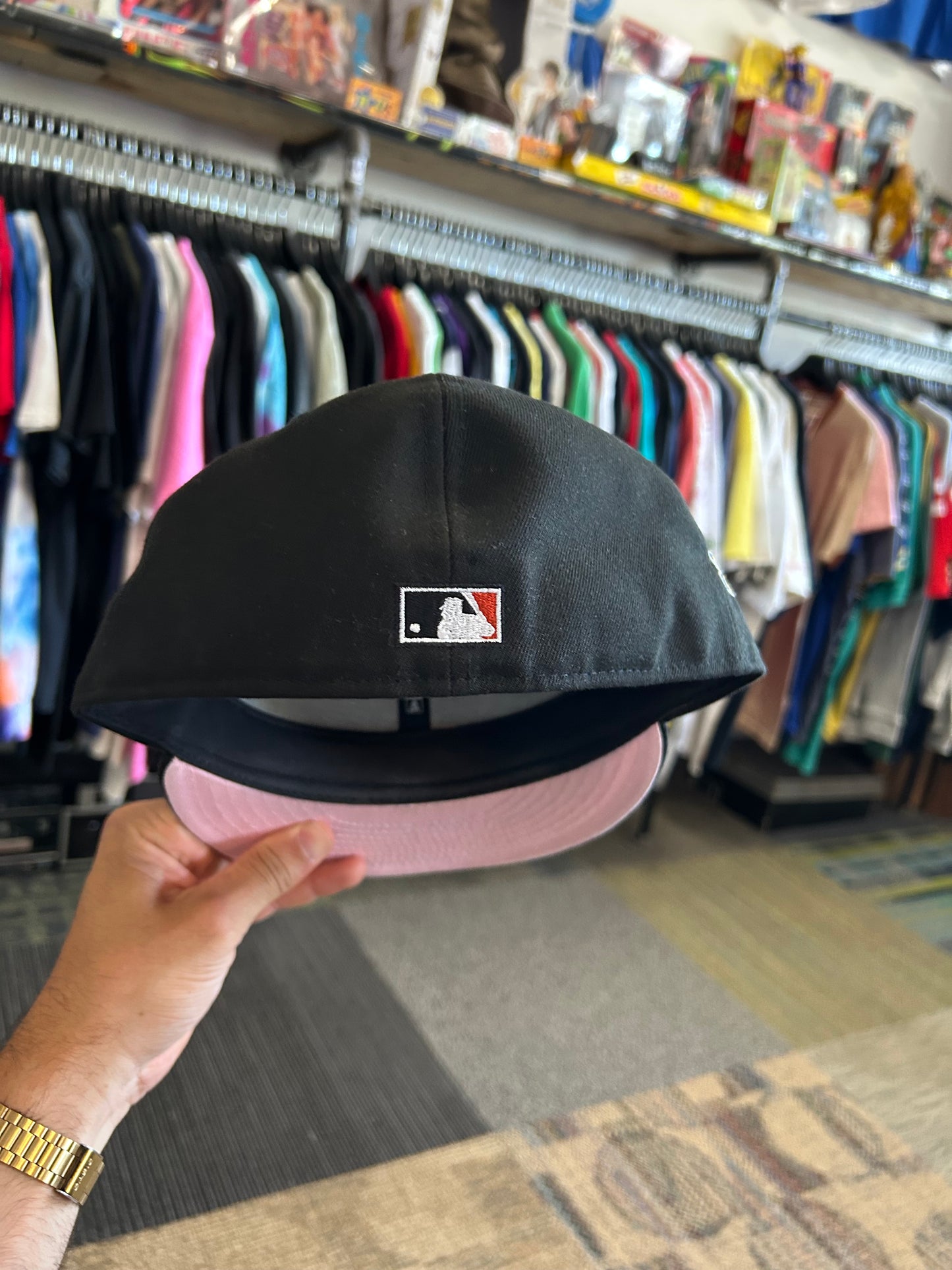 New Era 59Fifty Cooperstown Collection Houston Astros 2005 World Series Patch Fitted Hat Pink Underbrim Size 7 5/8 60.6 CM