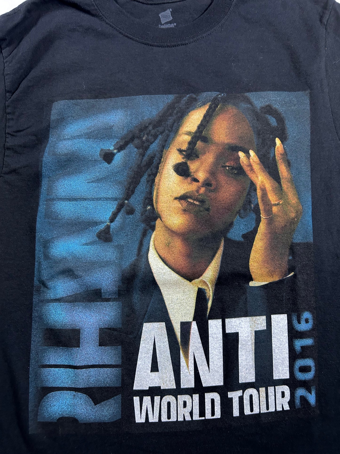 Rihanna Anti World Tour With Special Guest Travis Scott Music Parking Lot Tee Small 17.25x27 Inches