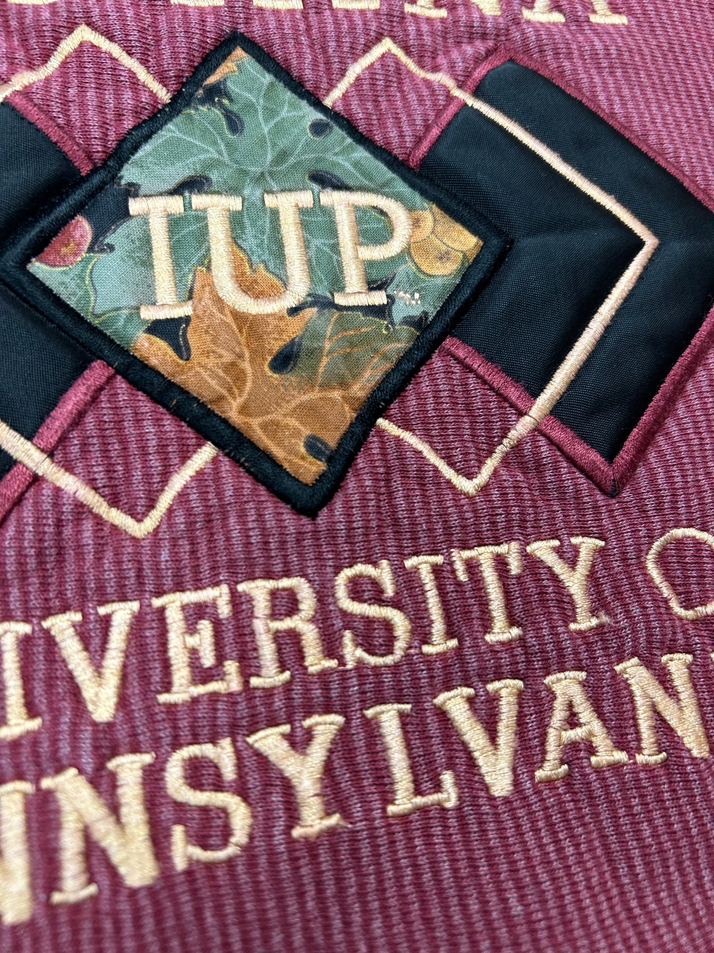 Vintage Image Wear Indiana University Of Pennsylvania IUP College Crewneck Sweatshirt Large/Medium Fit 23.75x29.25 Inches