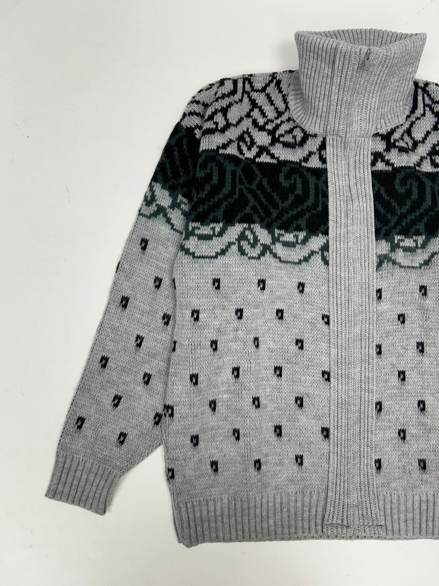 Vintage London Fog Sweater Gothic Zipper Sweater 100% Acrylic Full Zip USA Large 23.5x29 Inches