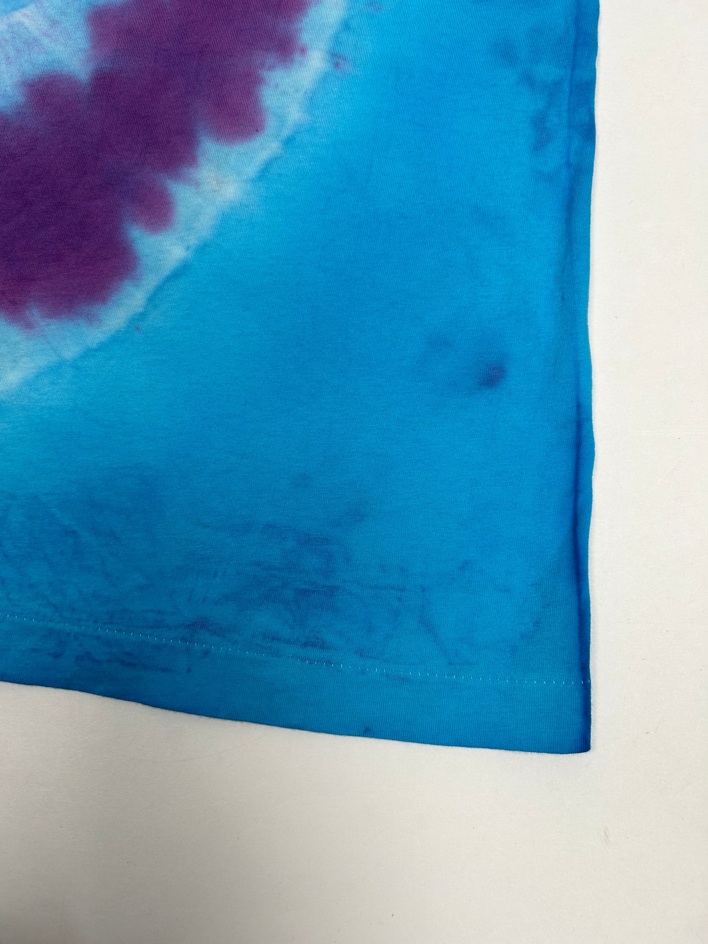 Vintage 1997 Boston World Tour Band Music Tie-Dye Parking Lot Tee XL 23.5x29.75 Inches