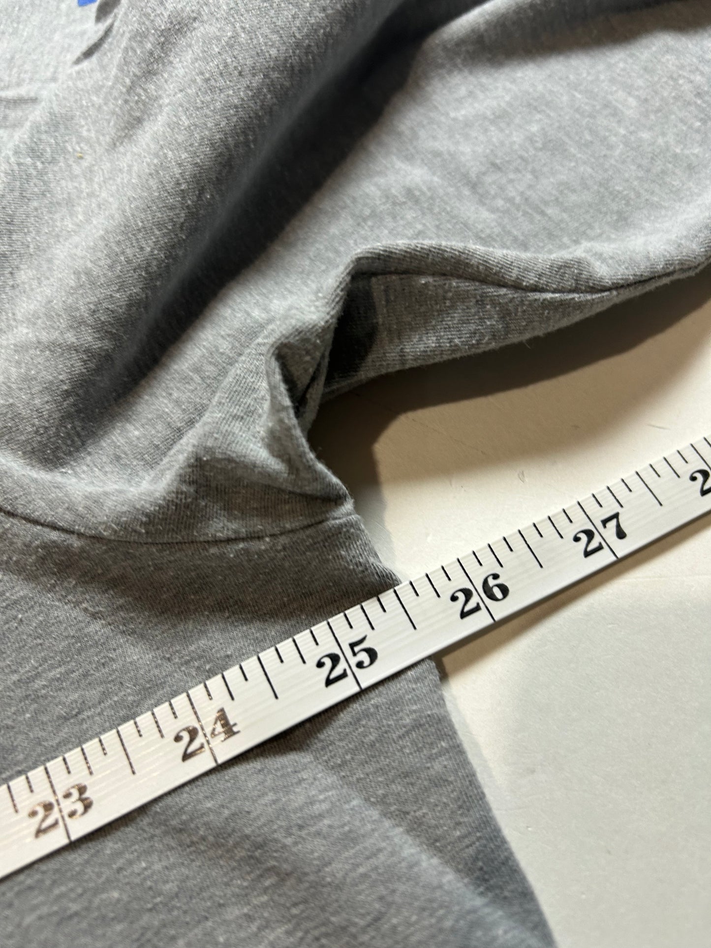 New York Knicks NBA Combine Under Armour HeatGear Gray XL Loose Fit 25.5x31.25 Inches Long Sleeve Shirt NYK