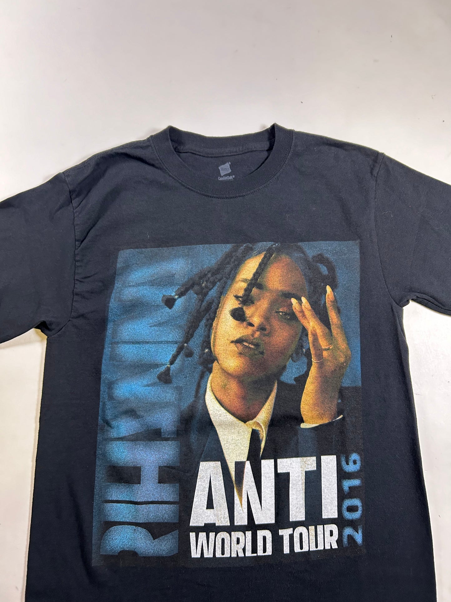 Rihanna Anti World Tour With Special Guest Travis Scott Music Parking Lot Tee Small 17.25x27 Inches