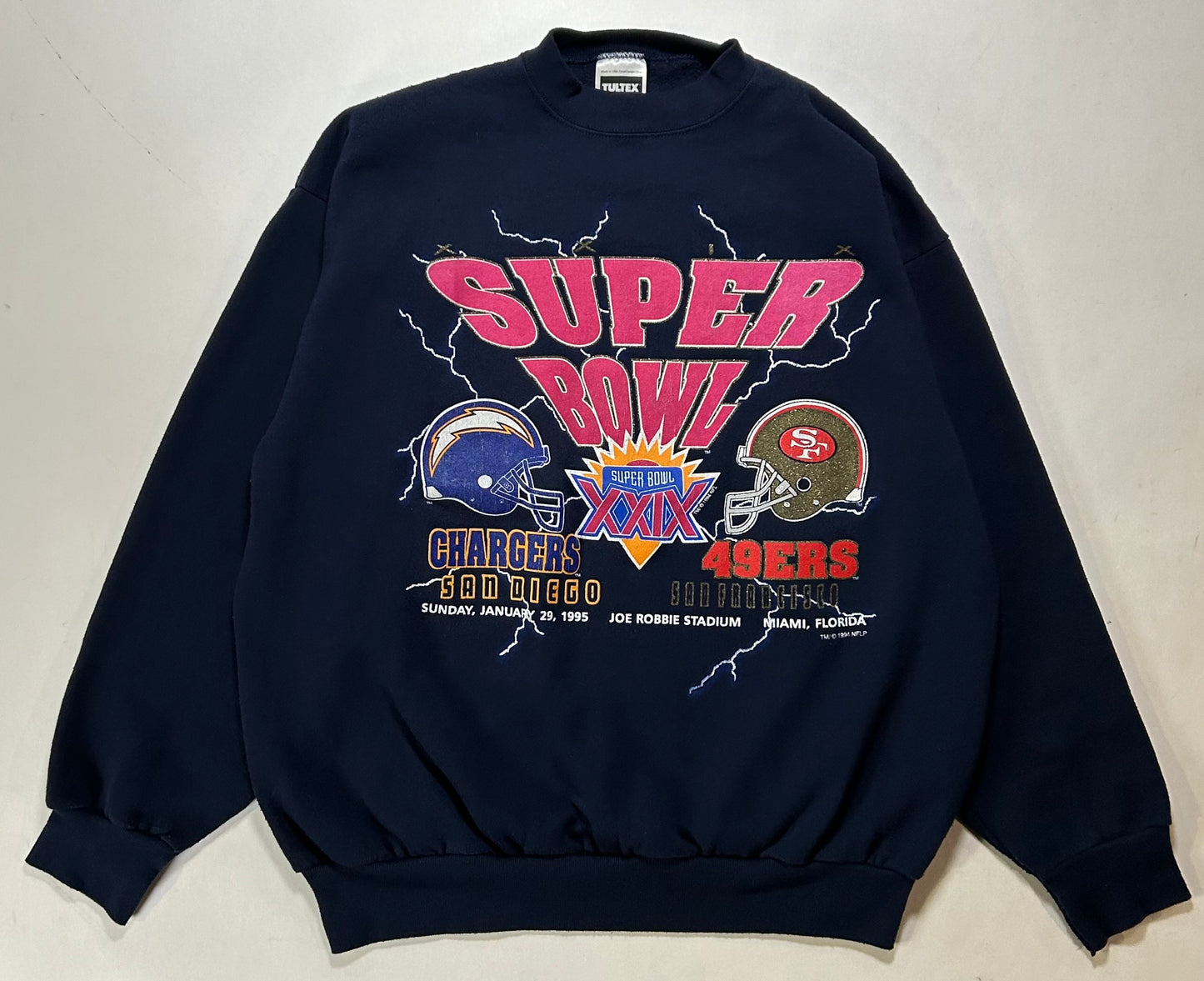 Vintage Super Bowl XXIX San Diego Chargers Vs. San Francisco 49ers NFL Match Up Joe Robbie Stadium Crewneck Sweatshirt Large/XL Fit 25x28.25 Inches