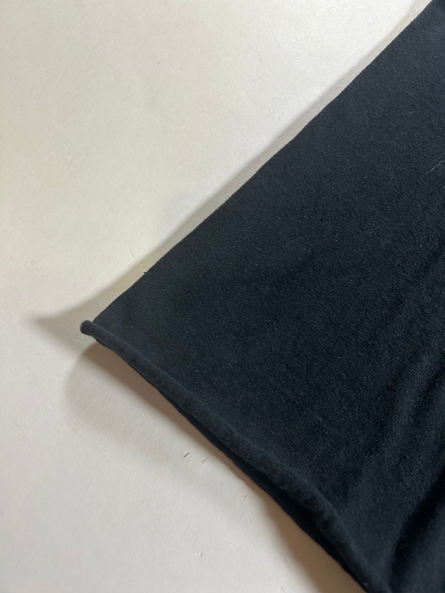 The Clash London Calling Graphic T Shirt Black 2000s Print Music Cropped Tee M/S Fit 20.5x24.5 Inches