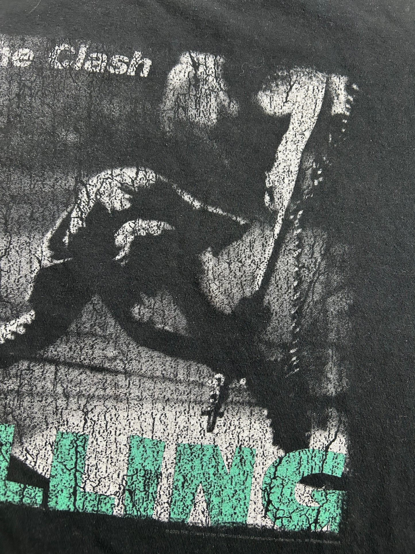 The Clash London Calling Graphic T Shirt Black 2000s Print Music Cropped Tee M/S Fit 20.5x24.5 Inches