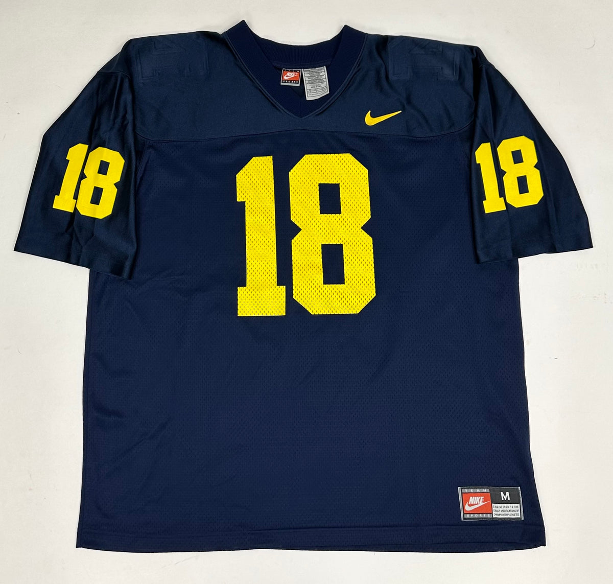 Vintage University Of Michigan Wolverines #18 Nike NCAA Football Jersey Medium/Large Fit 27.25x32.25 Inches